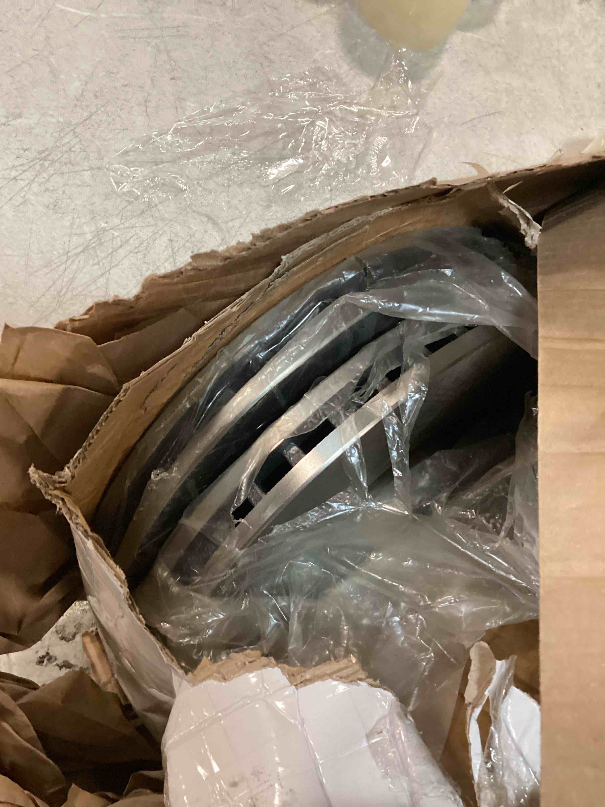 https://s3.amazonaws.com/lotting-images-prod/bidfta/YEL6412968_1718971256572.jpeg