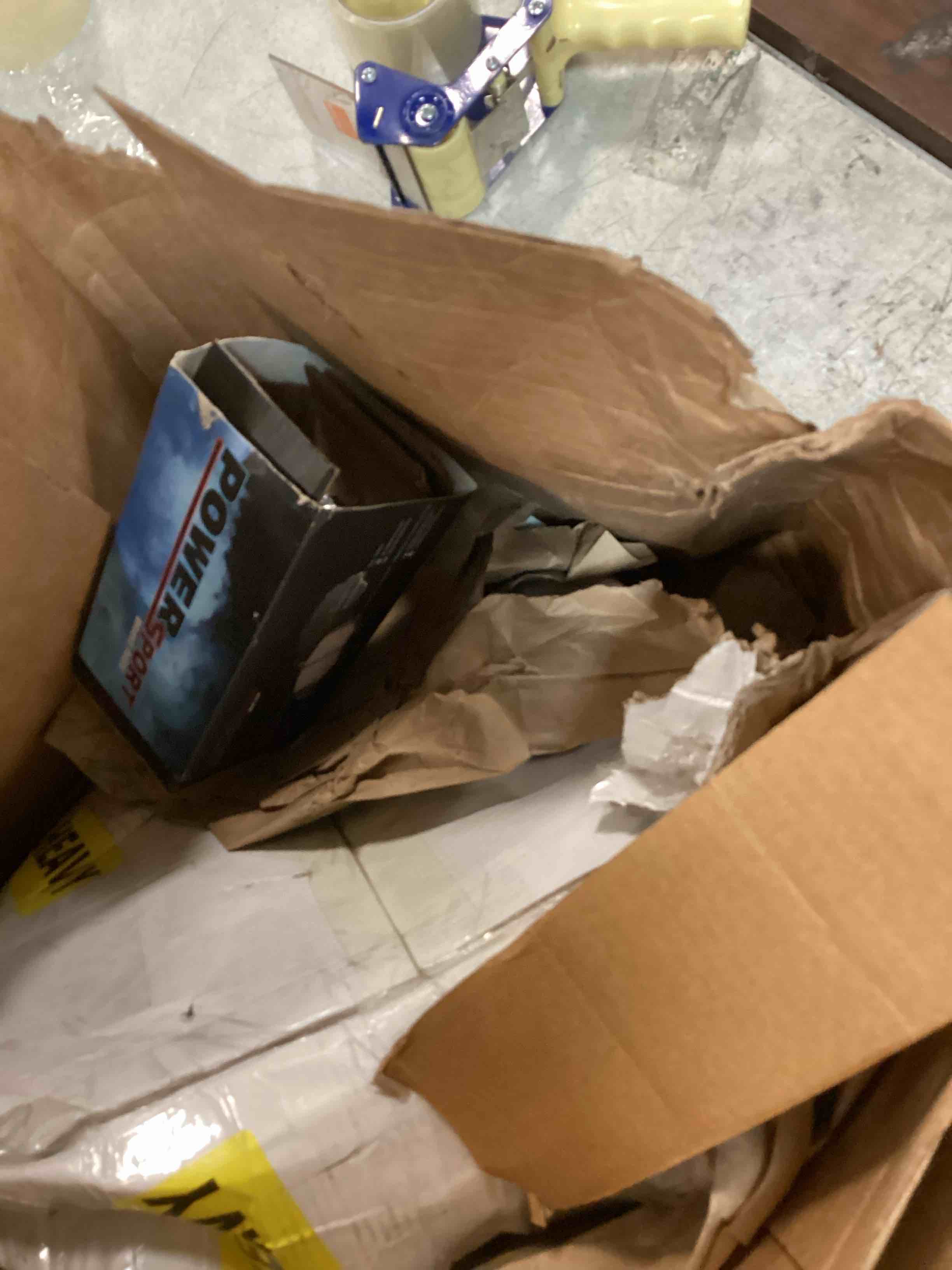 https://s3.amazonaws.com/lotting-images-prod/bidfta/YEL6412968_1718971288437.jpeg