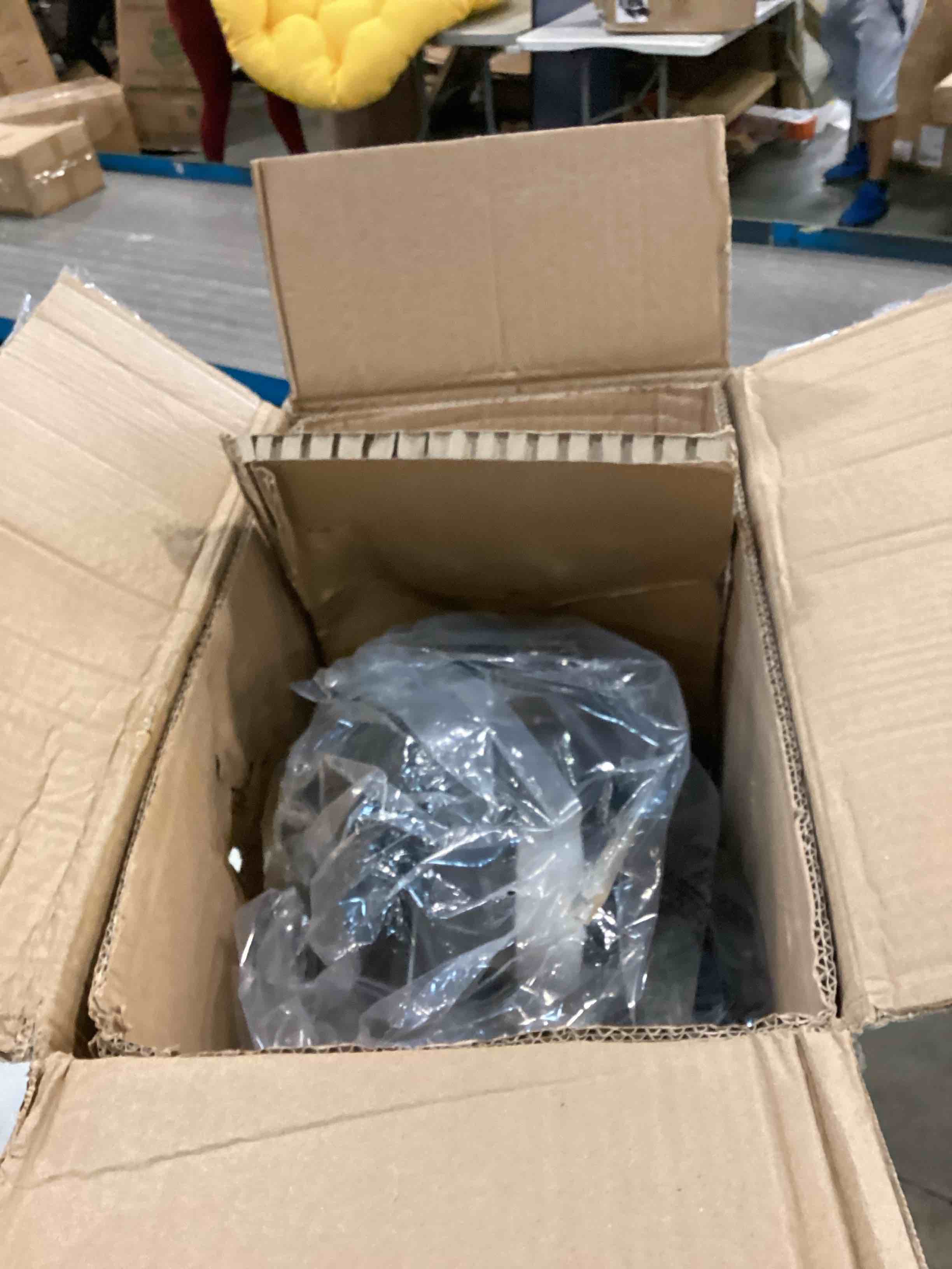 https://s3.amazonaws.com/lotting-images-prod/bidfta/YEL6414069_1719839606474.jpeg