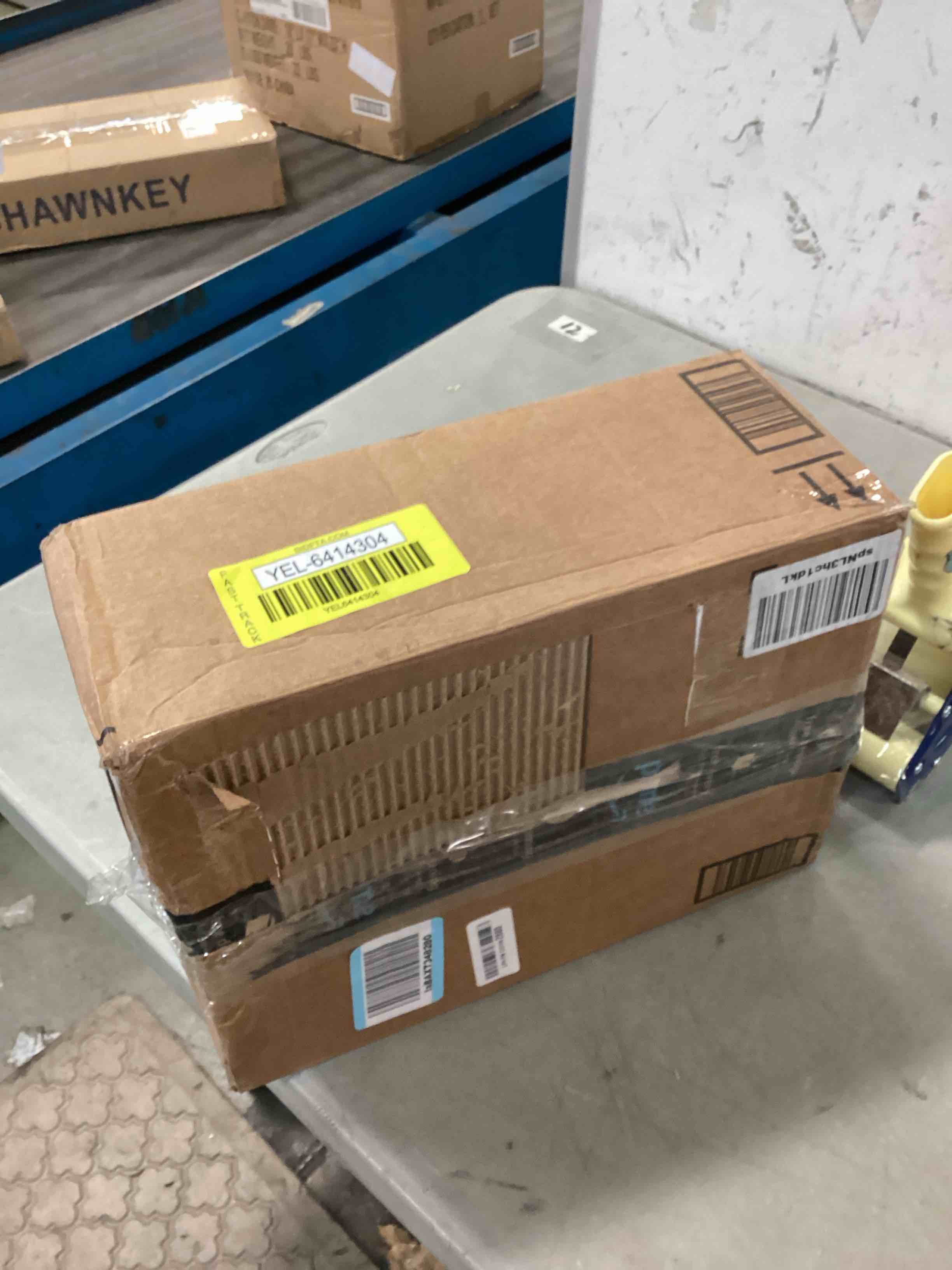 https://s3.amazonaws.com/lotting-images-prod/bidfta/YEL6414304_1719927094920.jpeg