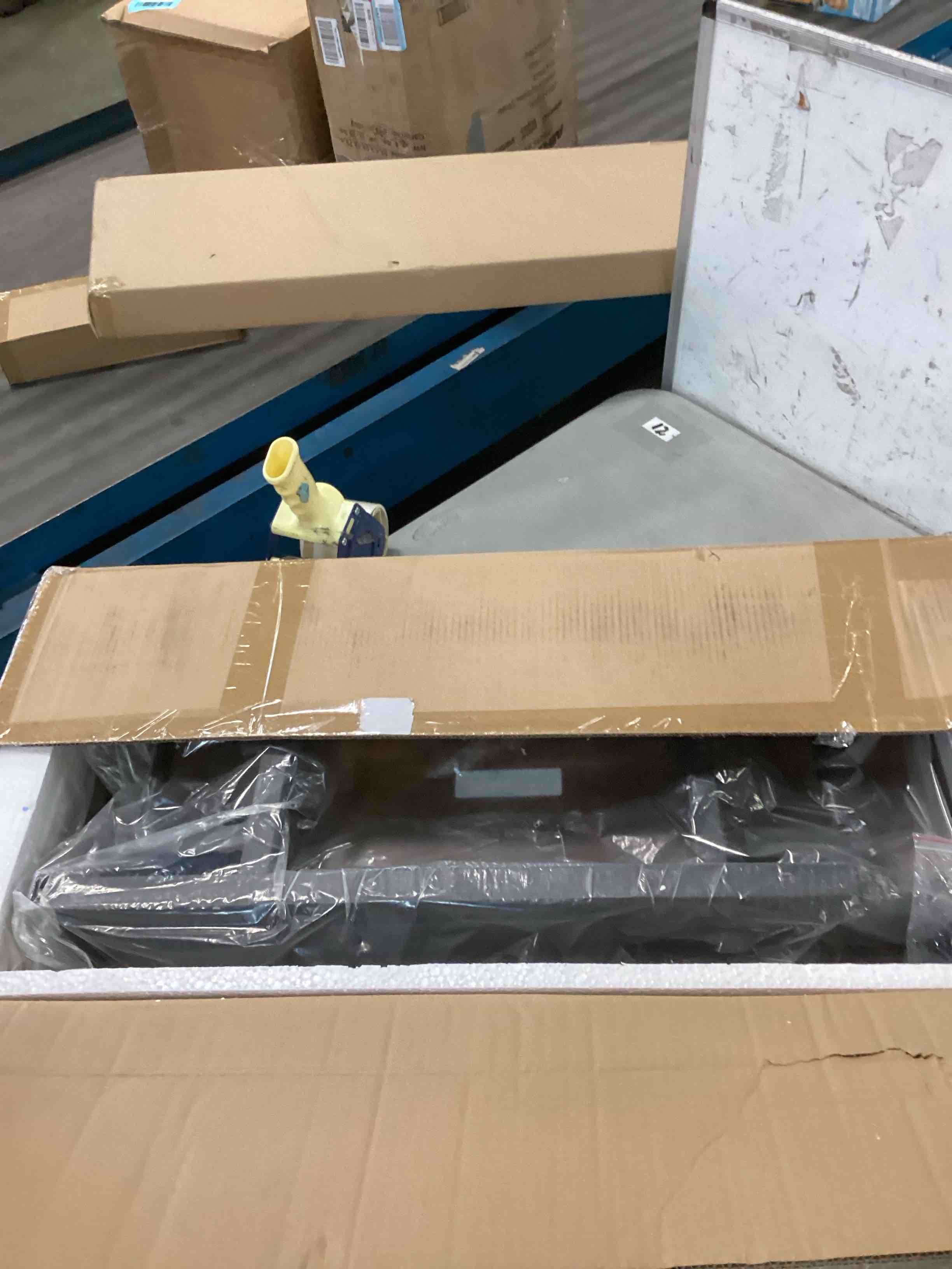 https://s3.amazonaws.com/lotting-images-prod/bidfta/YEL6414357_1719933789698.jpeg