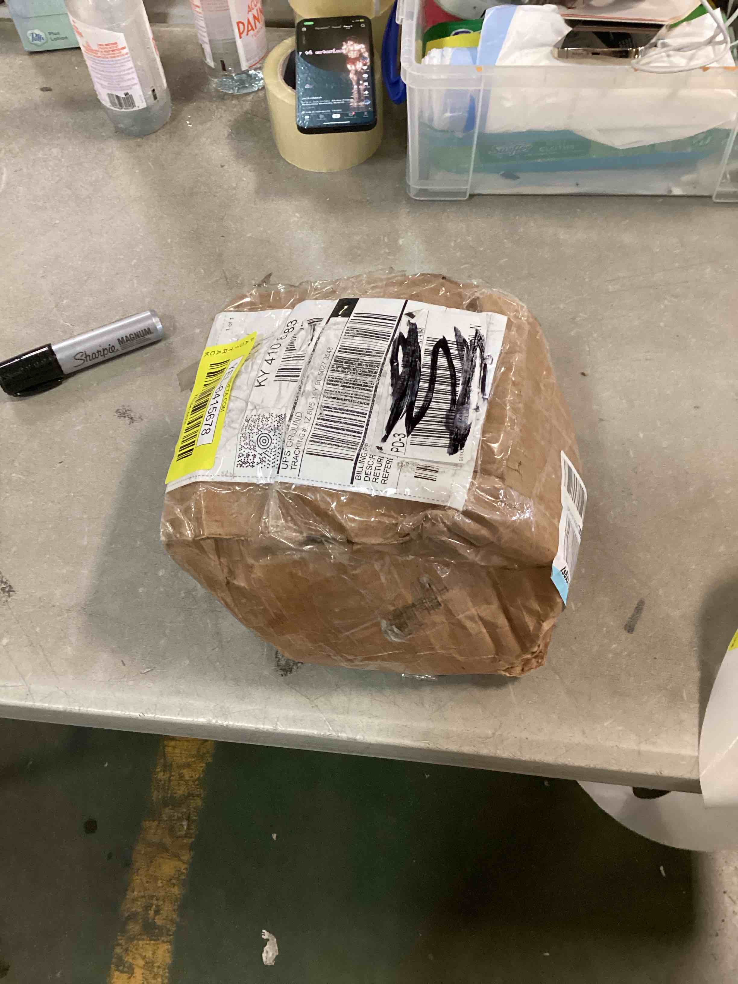 https://s3.amazonaws.com/lotting-images-prod/bidfta/YEL6415678_1718976866786.jpeg