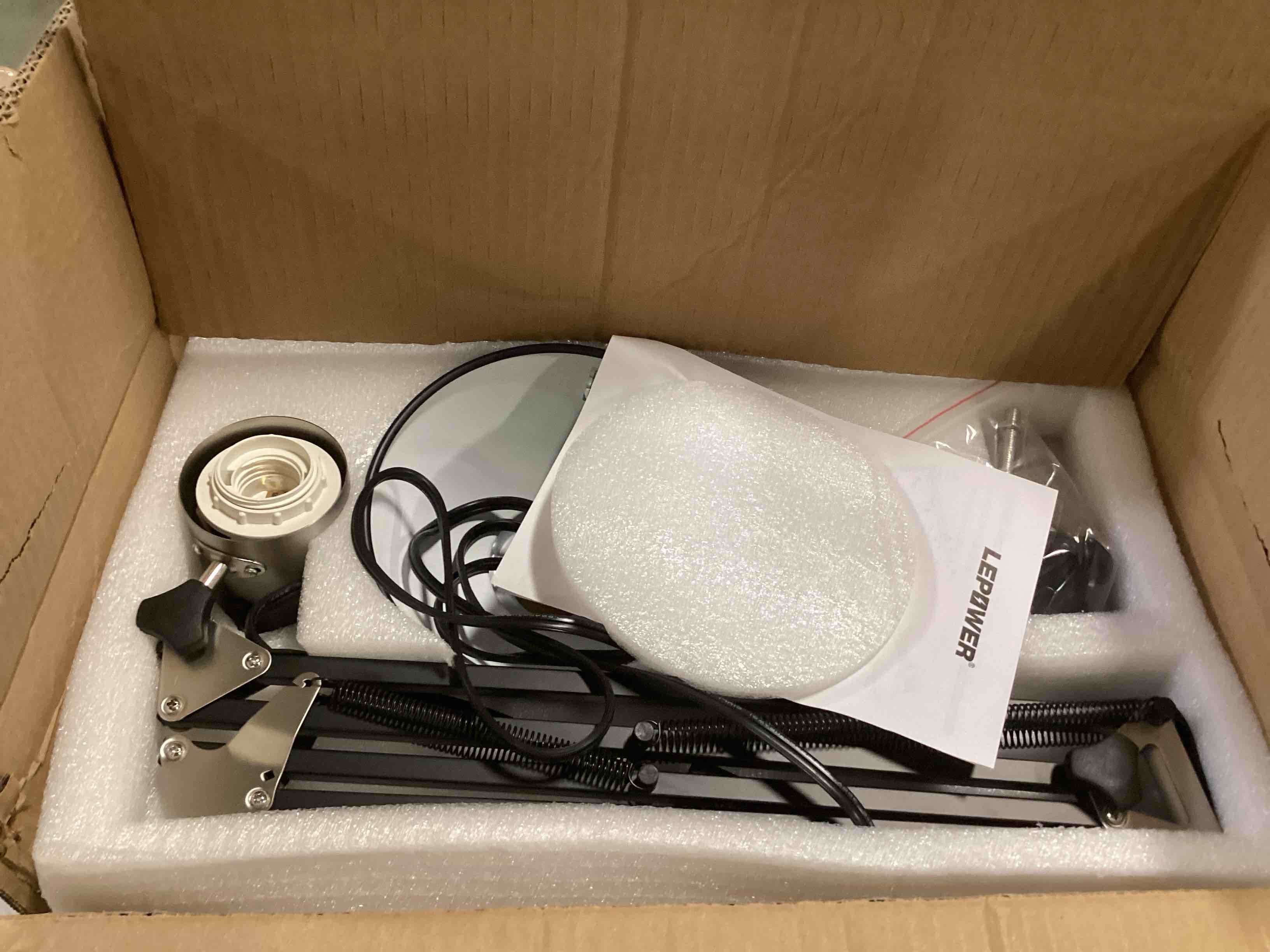 https://s3.amazonaws.com/lotting-images-prod/bidfta/YEL6417710_1718471726309.jpeg