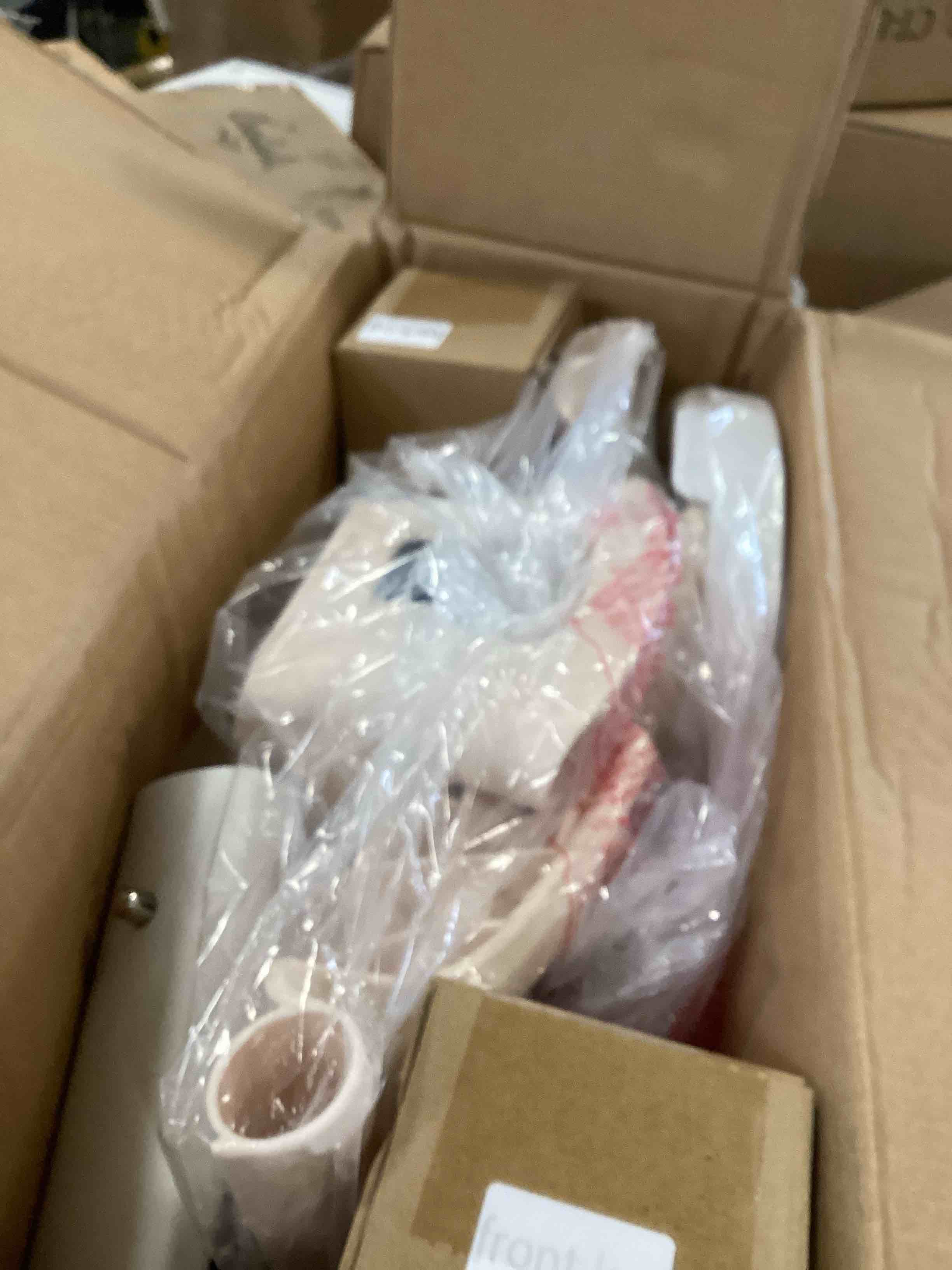 https://s3.amazonaws.com/lotting-images-prod/bidfta/YEL6419572_1719258394887.jpeg