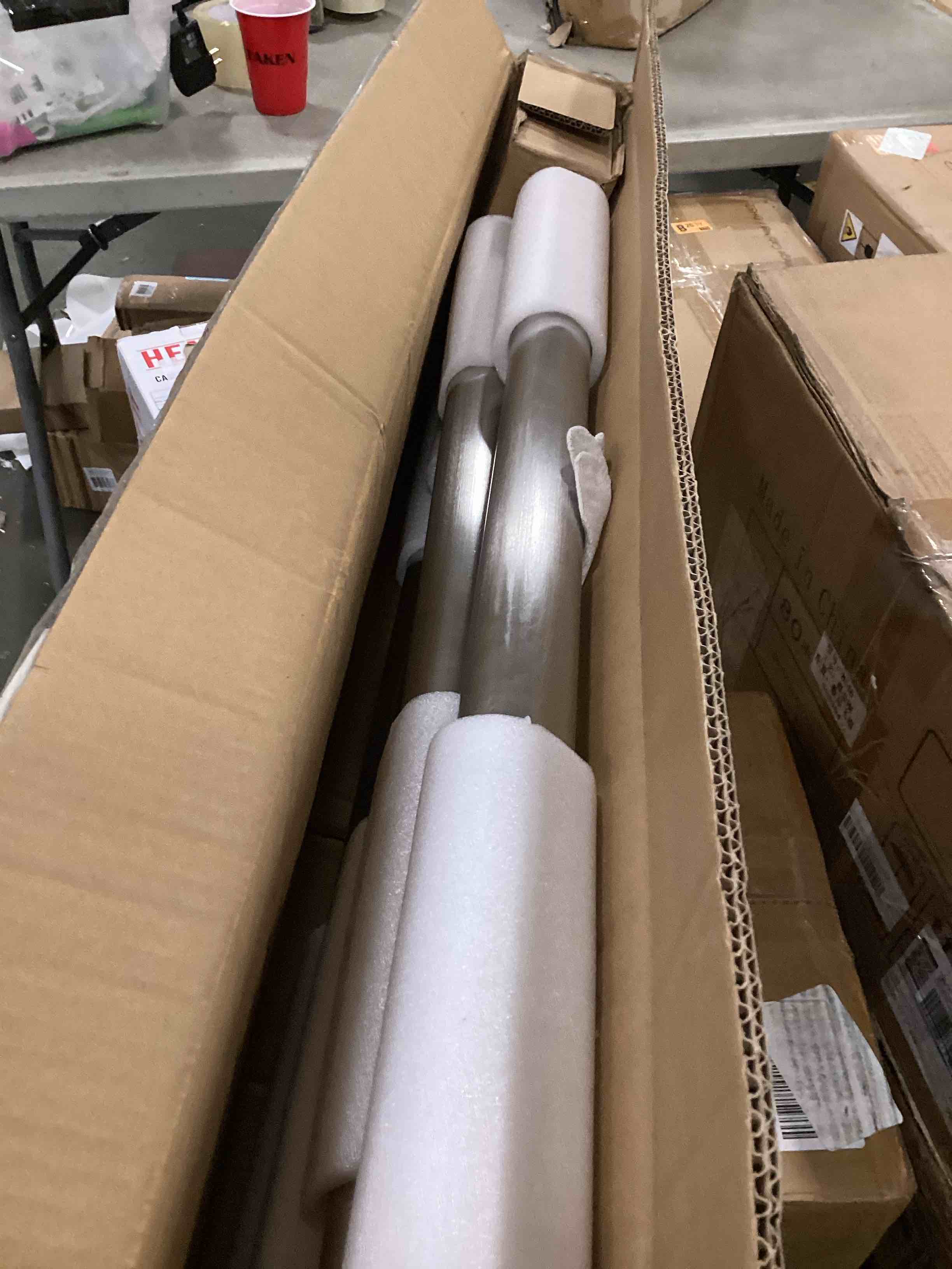 https://s3.amazonaws.com/lotting-images-prod/bidfta/YEL6419999_1719424146568.jpeg