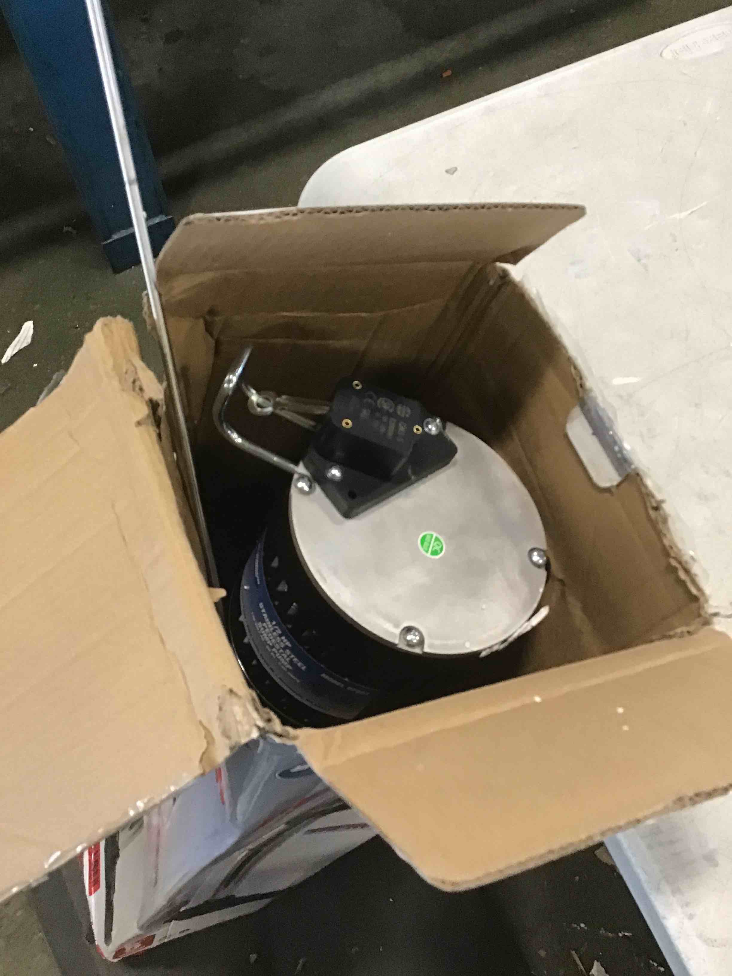 https://s3.amazonaws.com/lotting-images-prod/bidfta/YEL6420836_1718632116372.jpeg