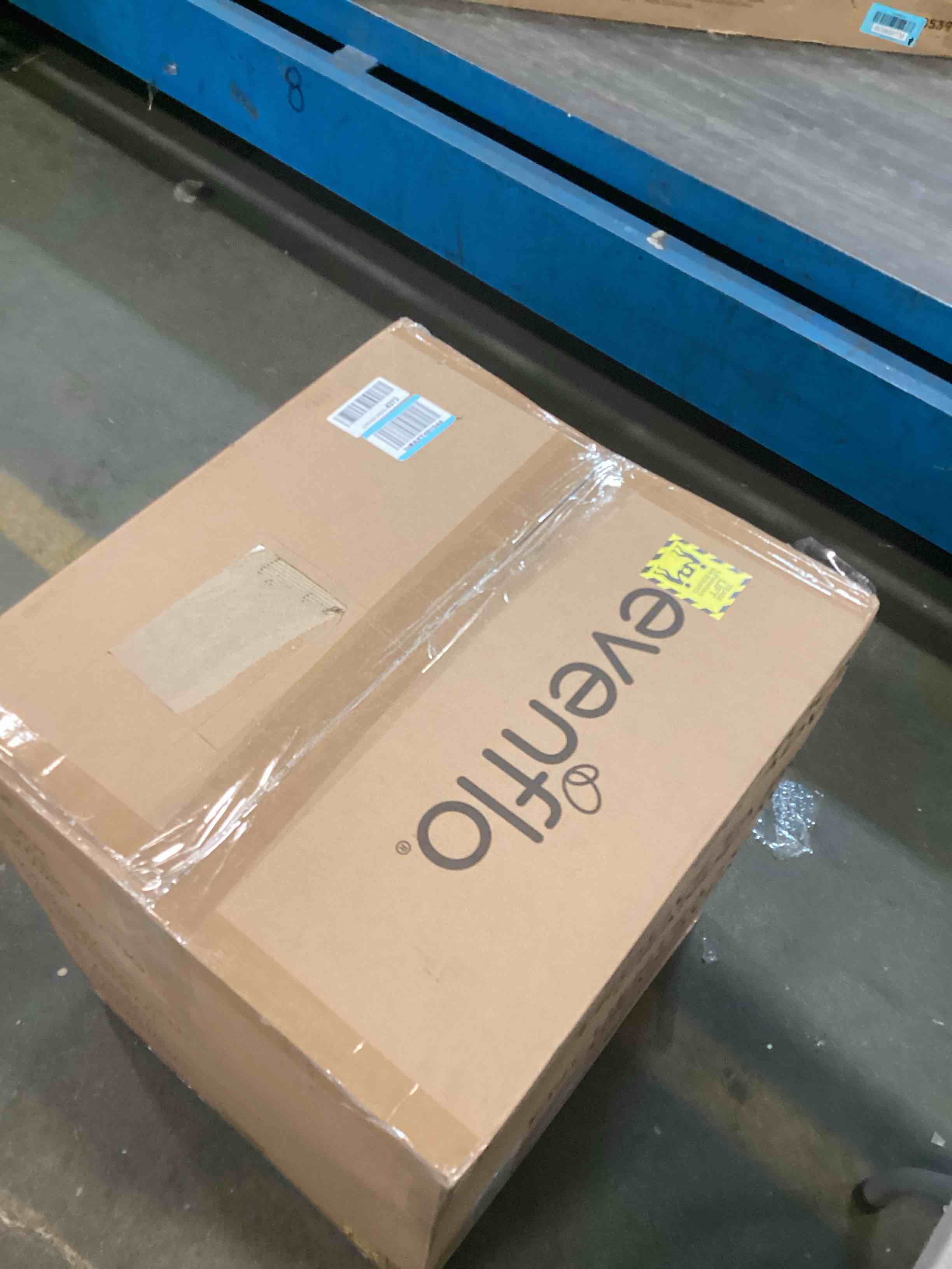 https://s3.amazonaws.com/lotting-images-prod/bidfta/YEL6423270_1718995025389.jpeg