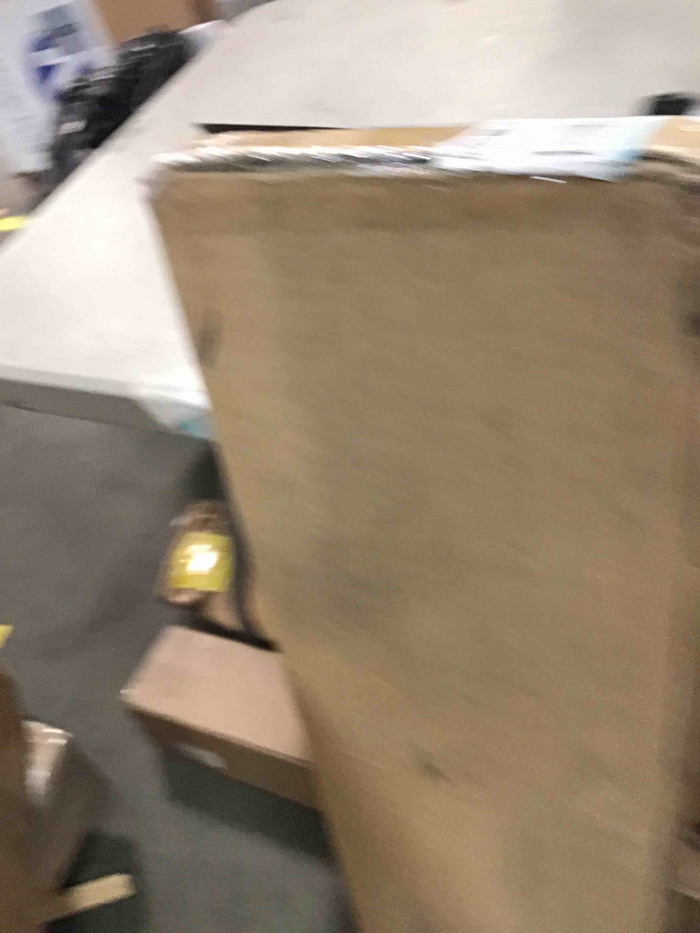 https://s3.amazonaws.com/lotting-images-prod/bidfta/YEL6426285_1719413883153.jpeg