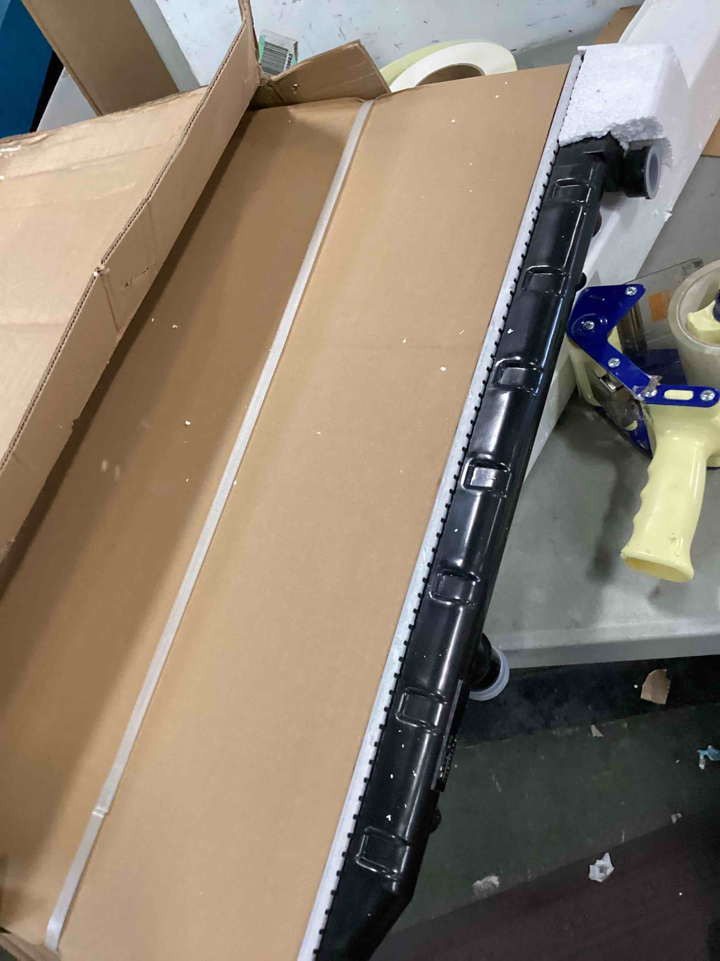https://s3.amazonaws.com/lotting-images-prod/bidfta/YEL6426460_1718641429787.jpeg