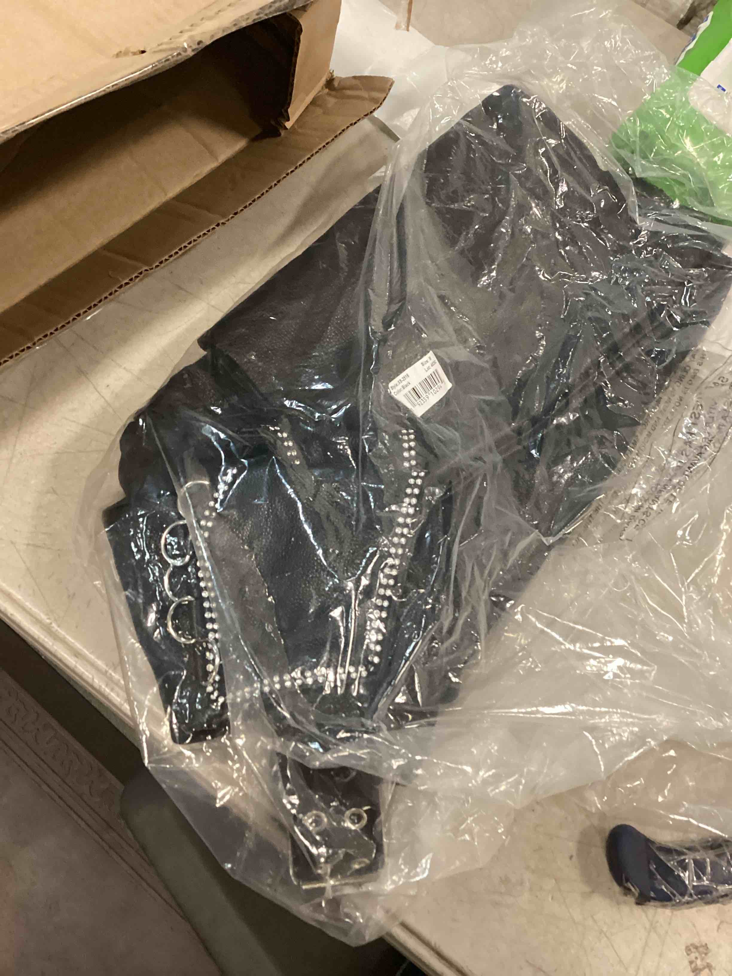 https://s3.amazonaws.com/lotting-images-prod/bidfta/YEL6426811_1718796251144.jpeg