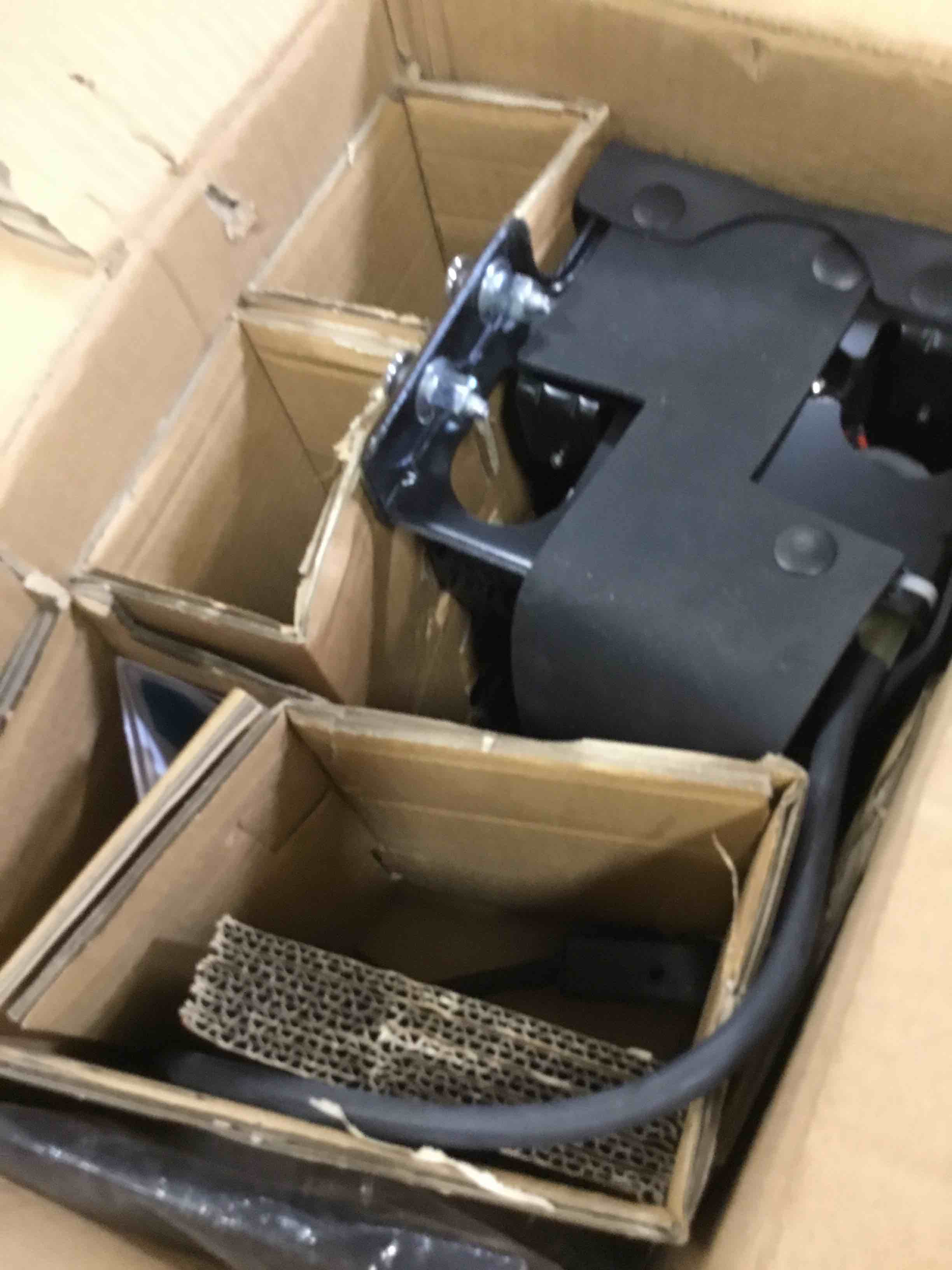 https://s3.amazonaws.com/lotting-images-prod/bidfta/YEL6429216_1718471734828.jpeg
