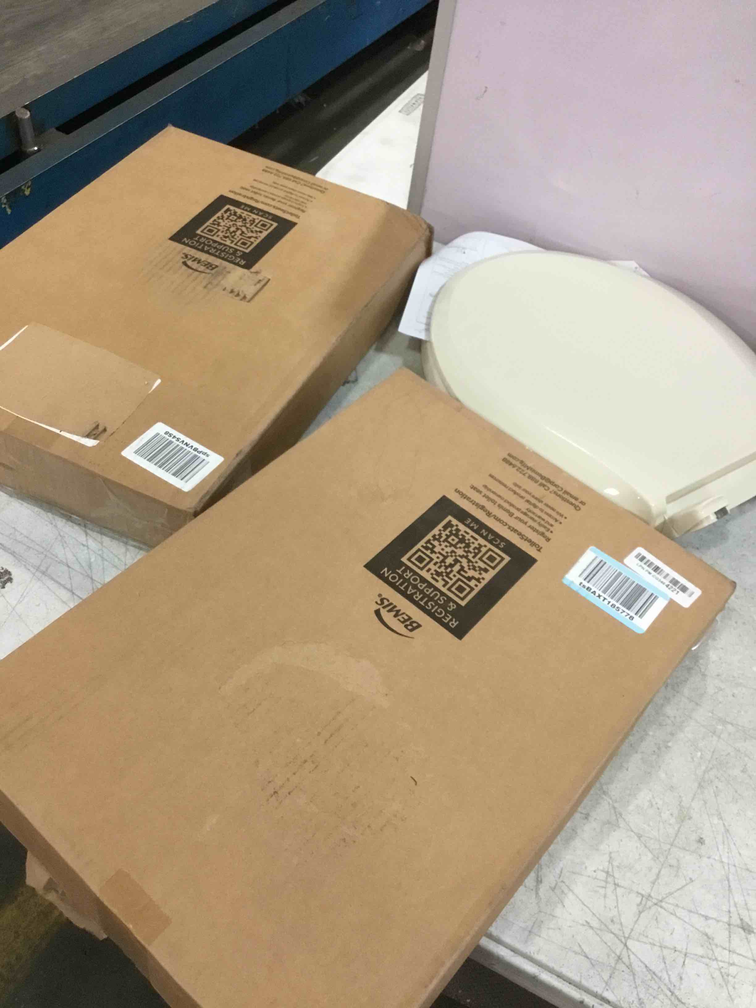 https://s3.amazonaws.com/lotting-images-prod/bidfta/YEL6430104_1718220314025.jpeg