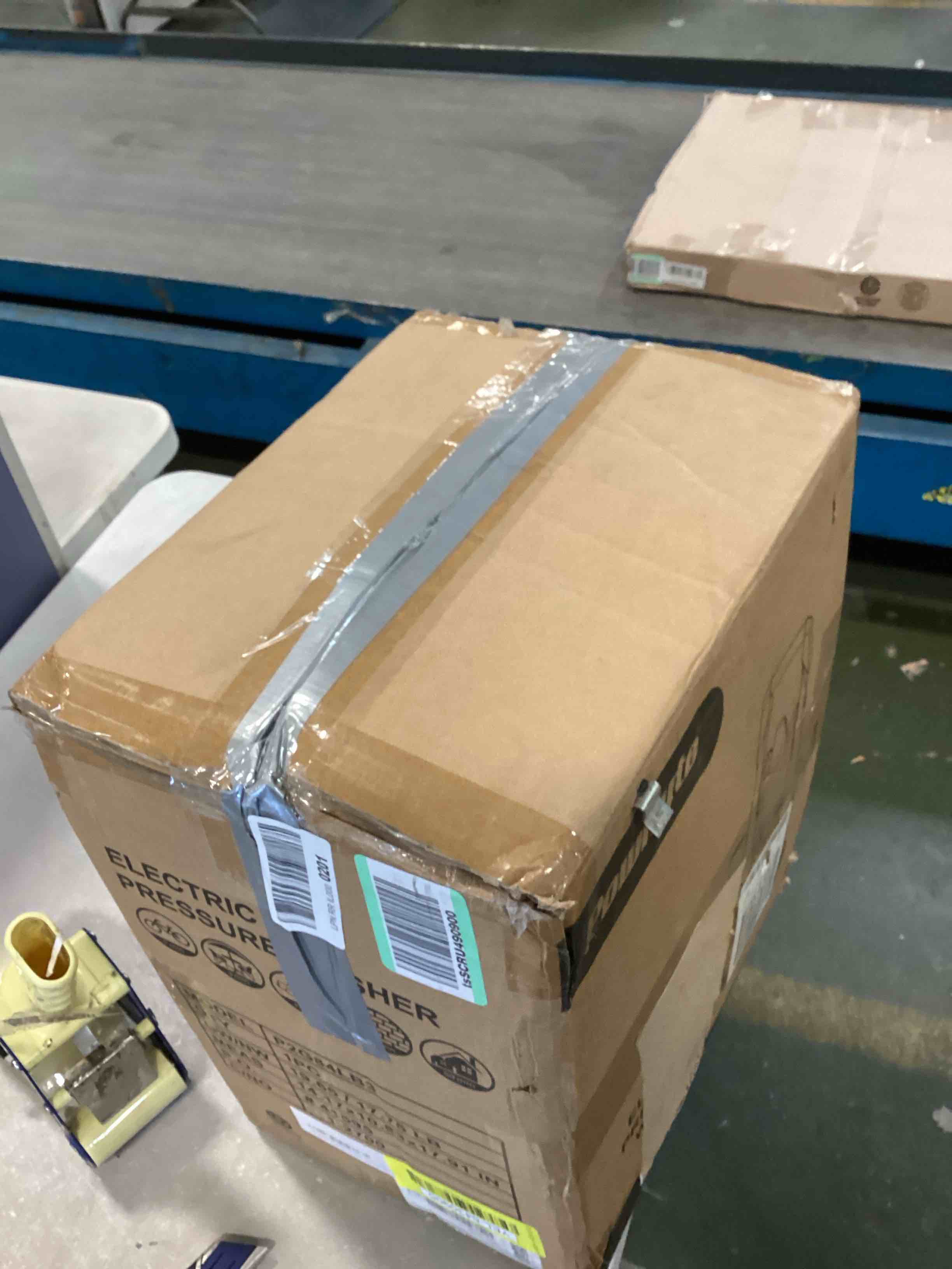 https://s3.amazonaws.com/lotting-images-prod/bidfta/YEL6430905_1718552284953.jpeg