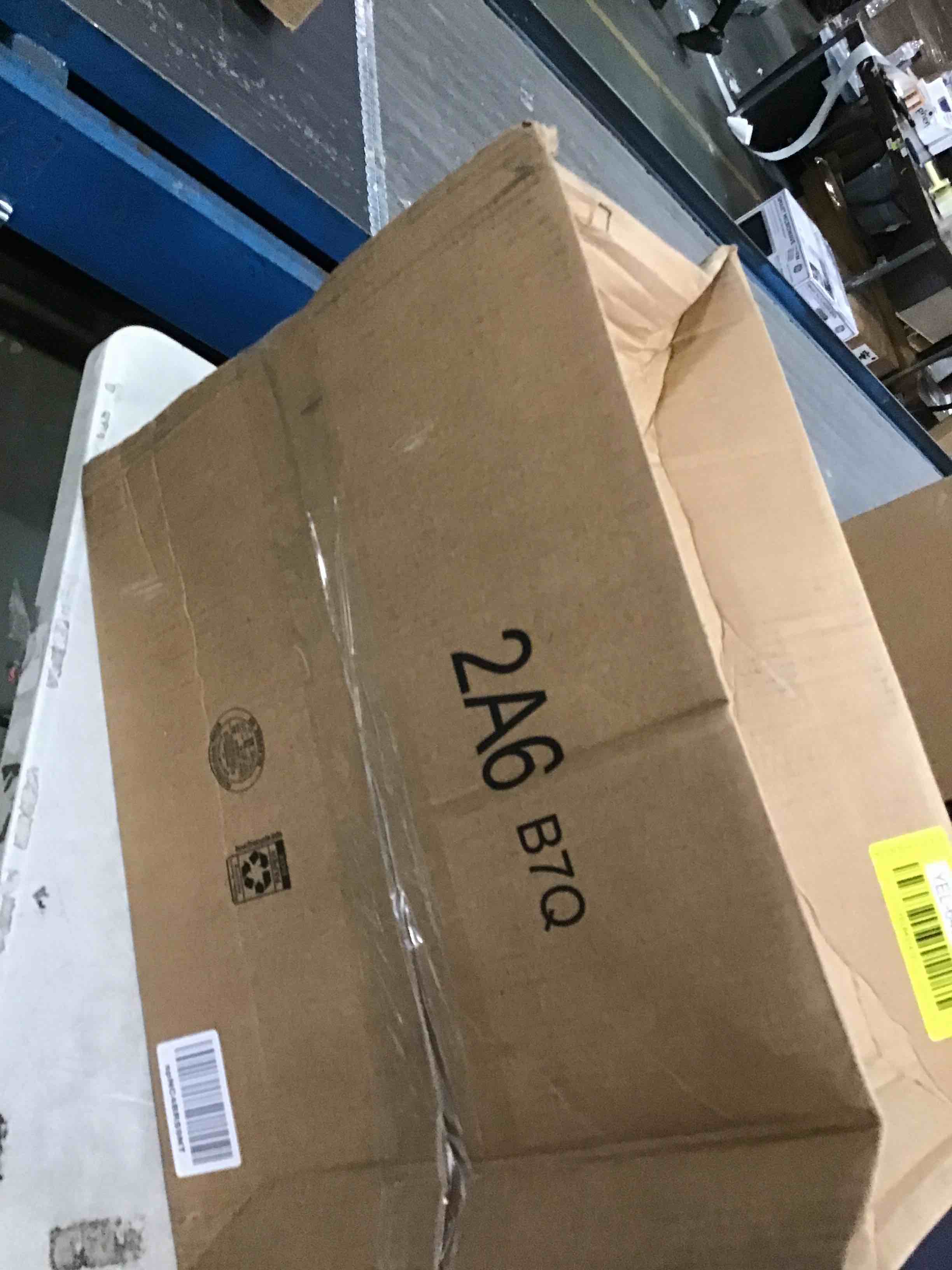 https://s3.amazonaws.com/lotting-images-prod/bidfta/YEL6431412_1718122992246.jpeg