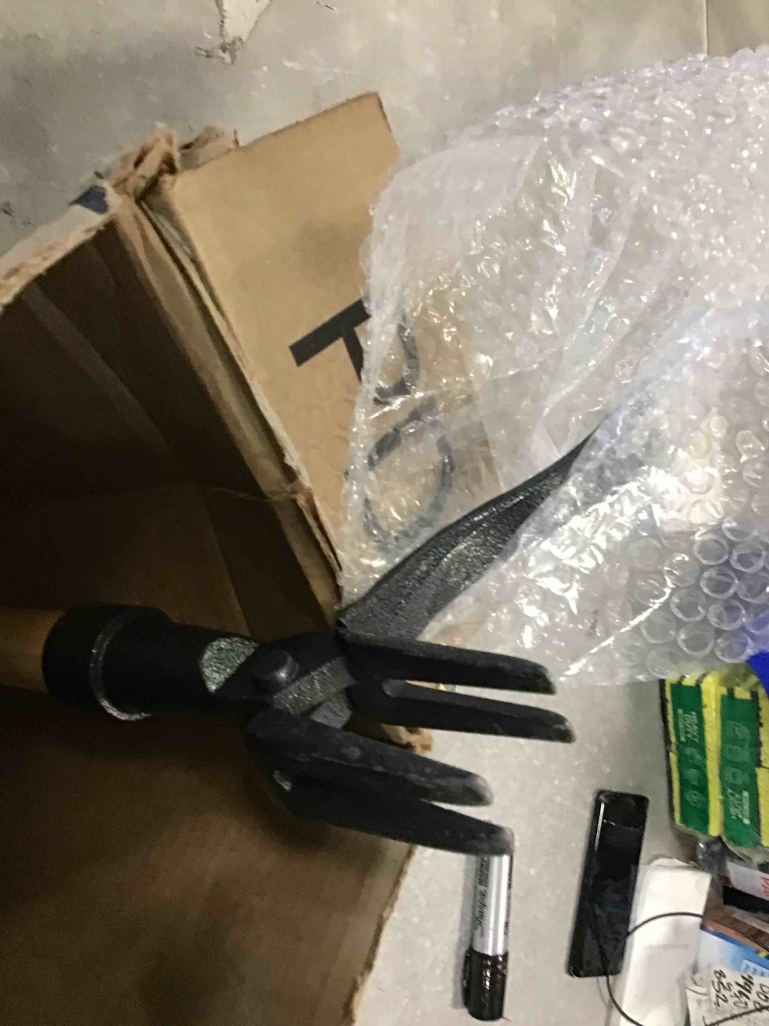 https://s3.amazonaws.com/lotting-images-prod/bidfta/YEL6431820_1718206019109.jpeg