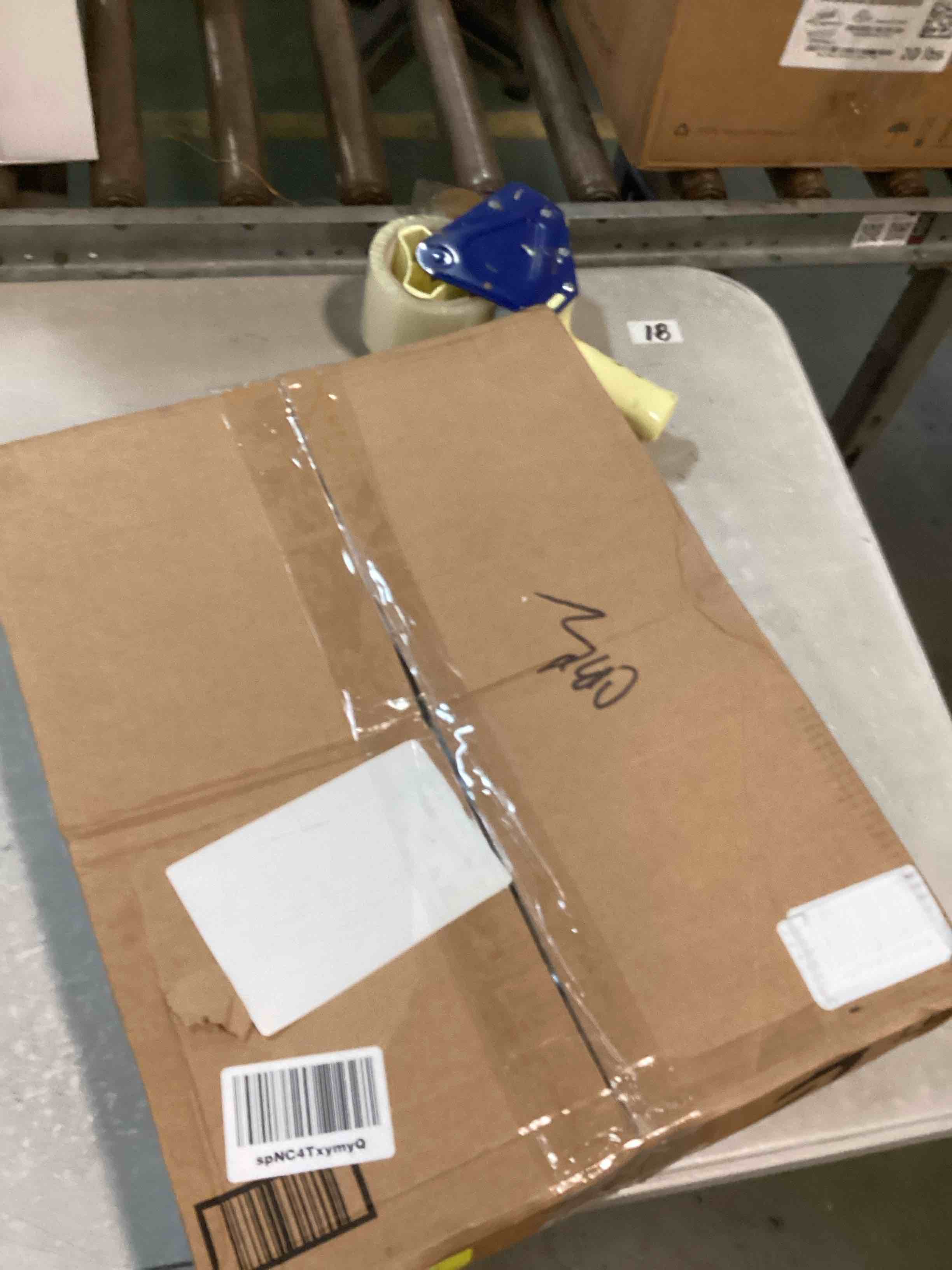 https://s3.amazonaws.com/lotting-images-prod/bidfta/YEL6434327_1718307959228.jpeg