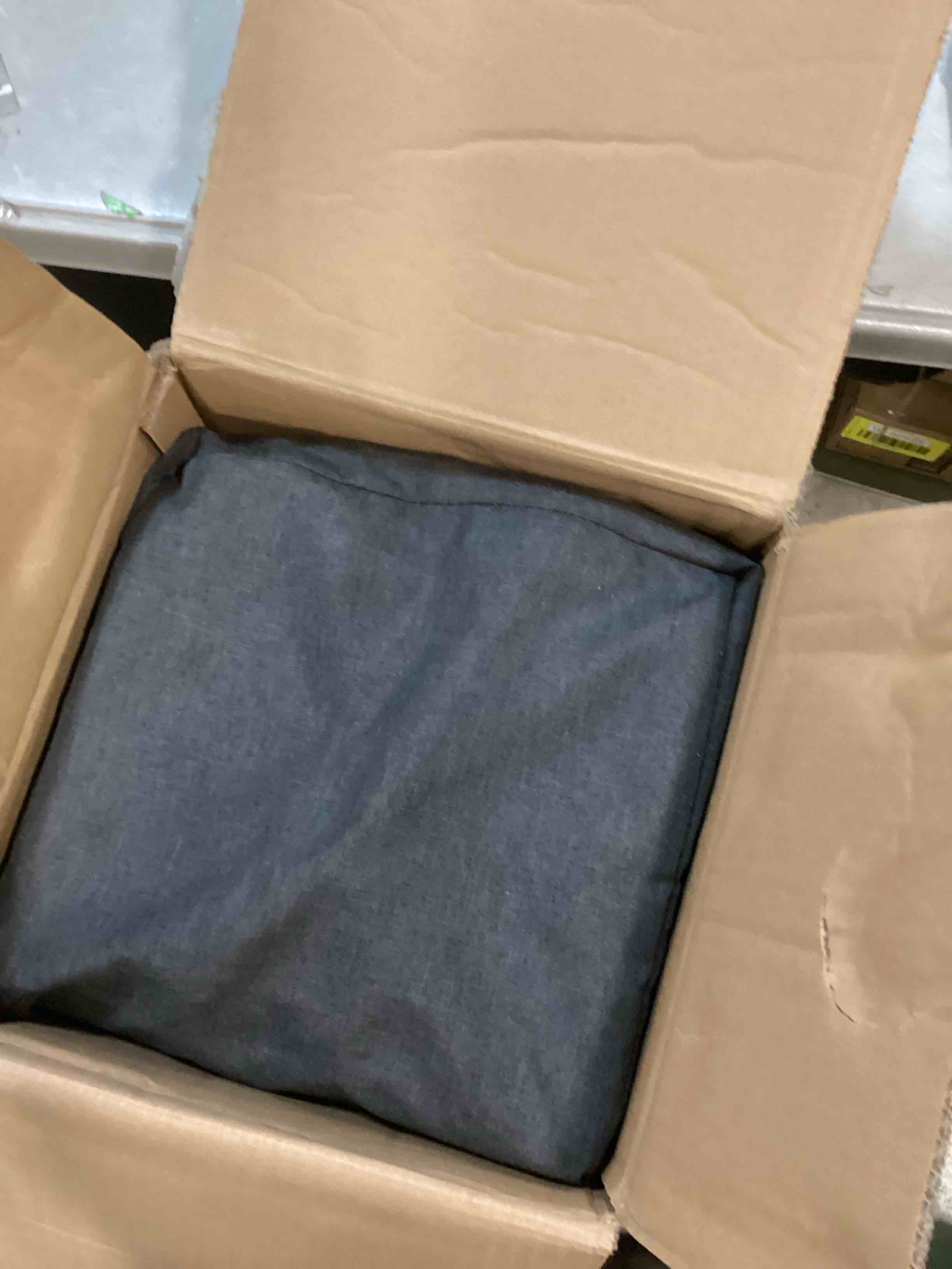 https://s3.amazonaws.com/lotting-images-prod/bidfta/YEL6434352_1718366925262.jpeg