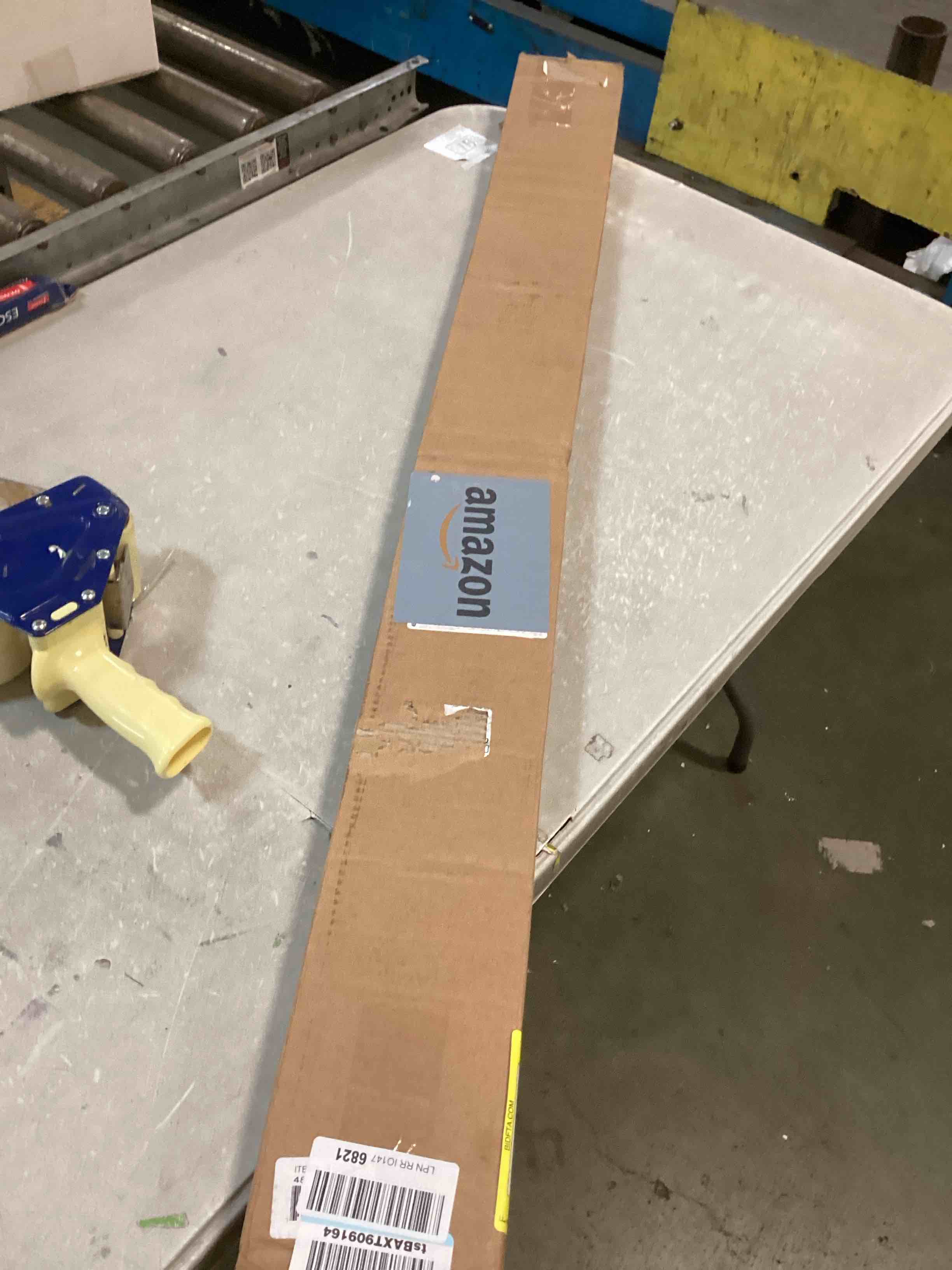 https://s3.amazonaws.com/lotting-images-prod/bidfta/YEL6435003_1718650191012.jpeg