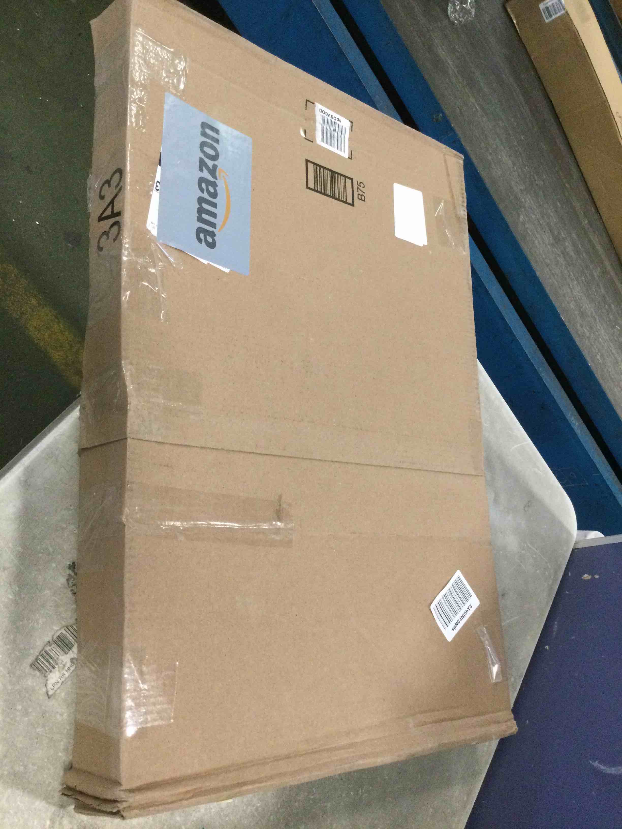 https://s3.amazonaws.com/lotting-images-prod/bidfta/YEL6435650_1718118813454.jpeg