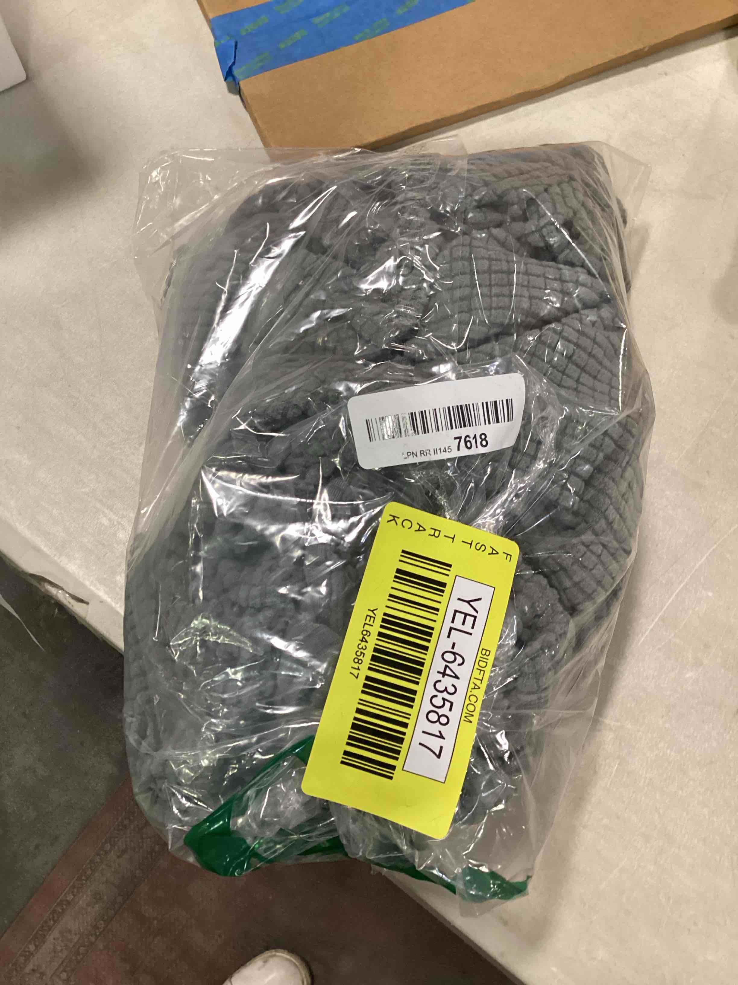 https://s3.amazonaws.com/lotting-images-prod/bidfta/YEL6435817_1718223225409.jpeg