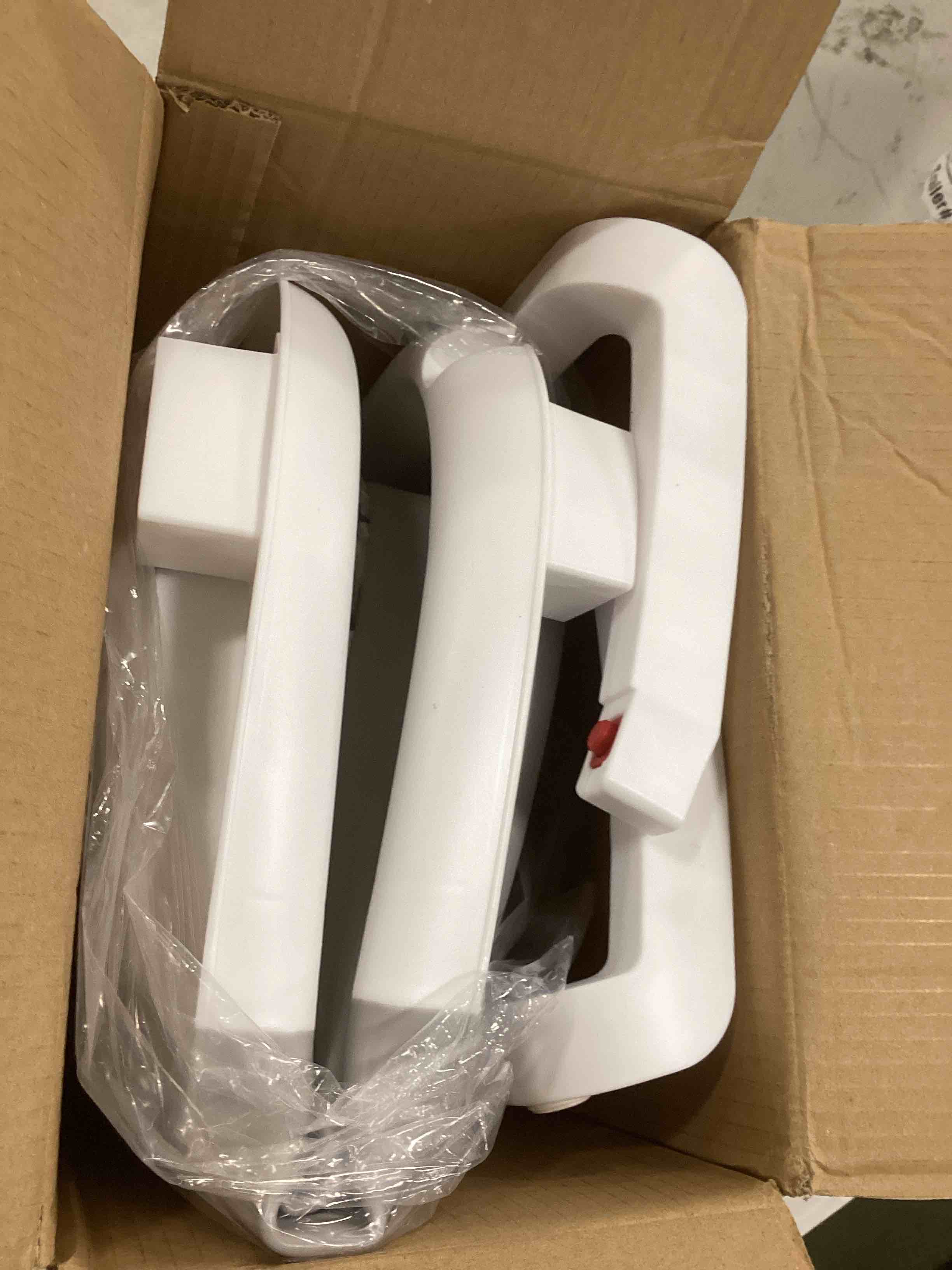 https://s3.amazonaws.com/lotting-images-prod/bidfta/YEL6438286_1718796953397.jpeg