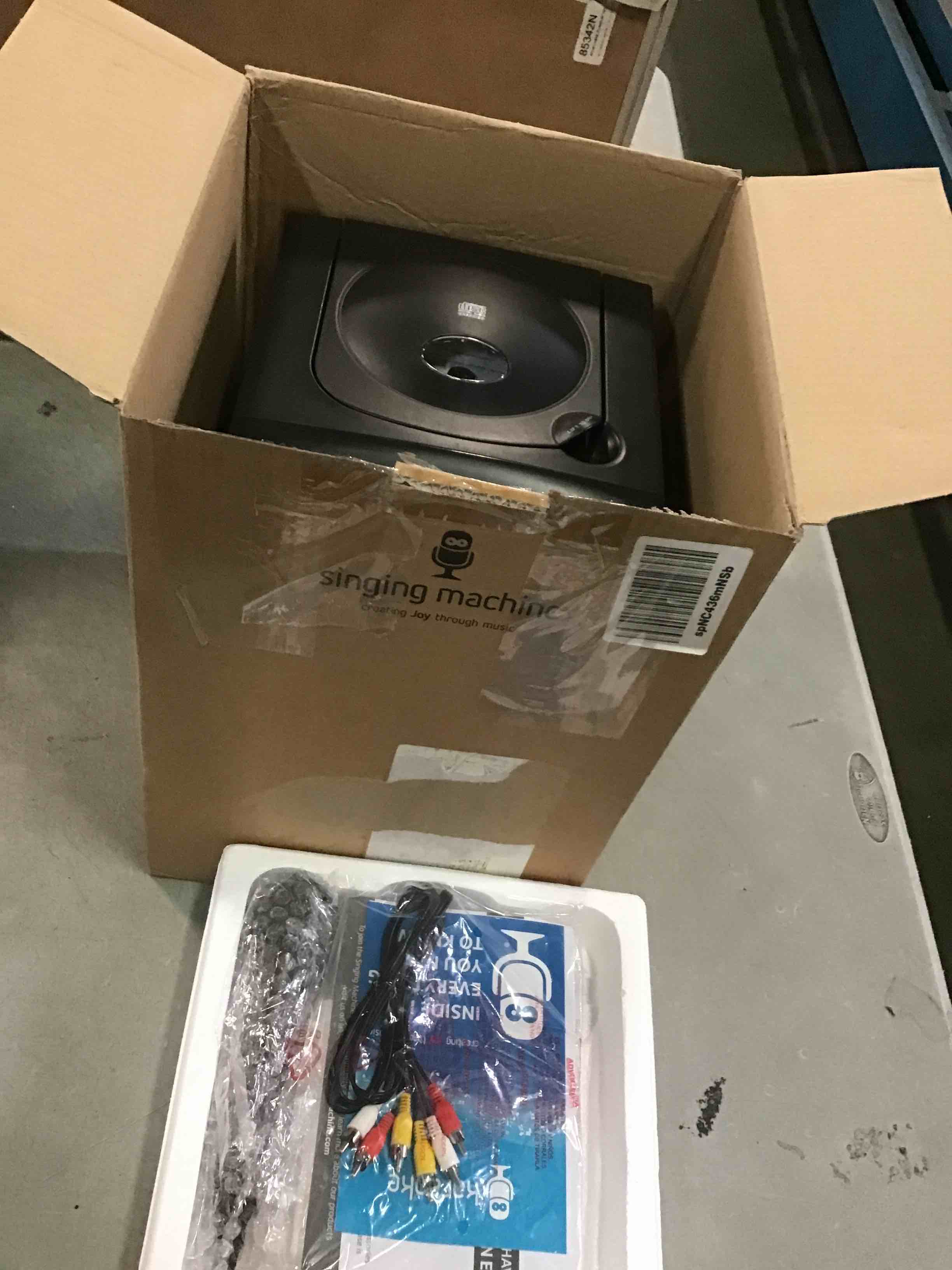 https://s3.amazonaws.com/lotting-images-prod/bidfta/YEL6440383_1717697485322.jpeg