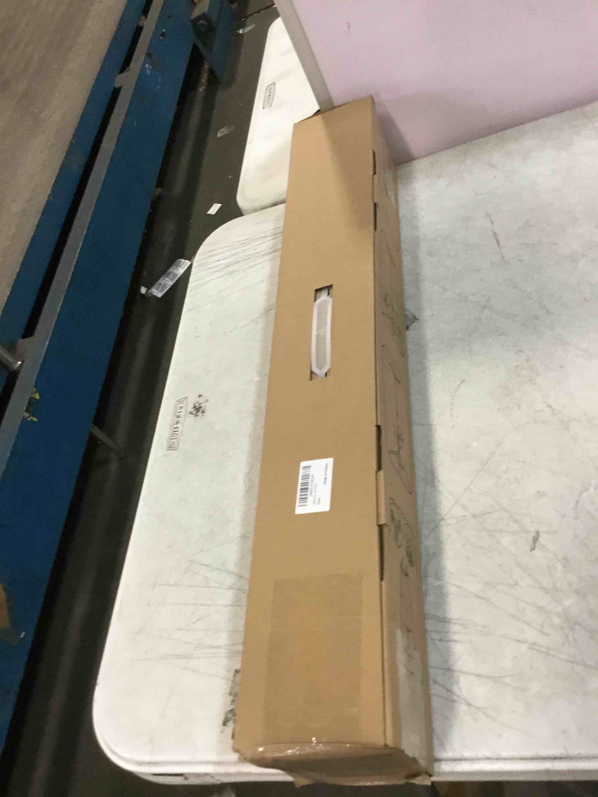 https://s3.amazonaws.com/lotting-images-prod/bidfta/YEL6441888_1717766631969.jpeg