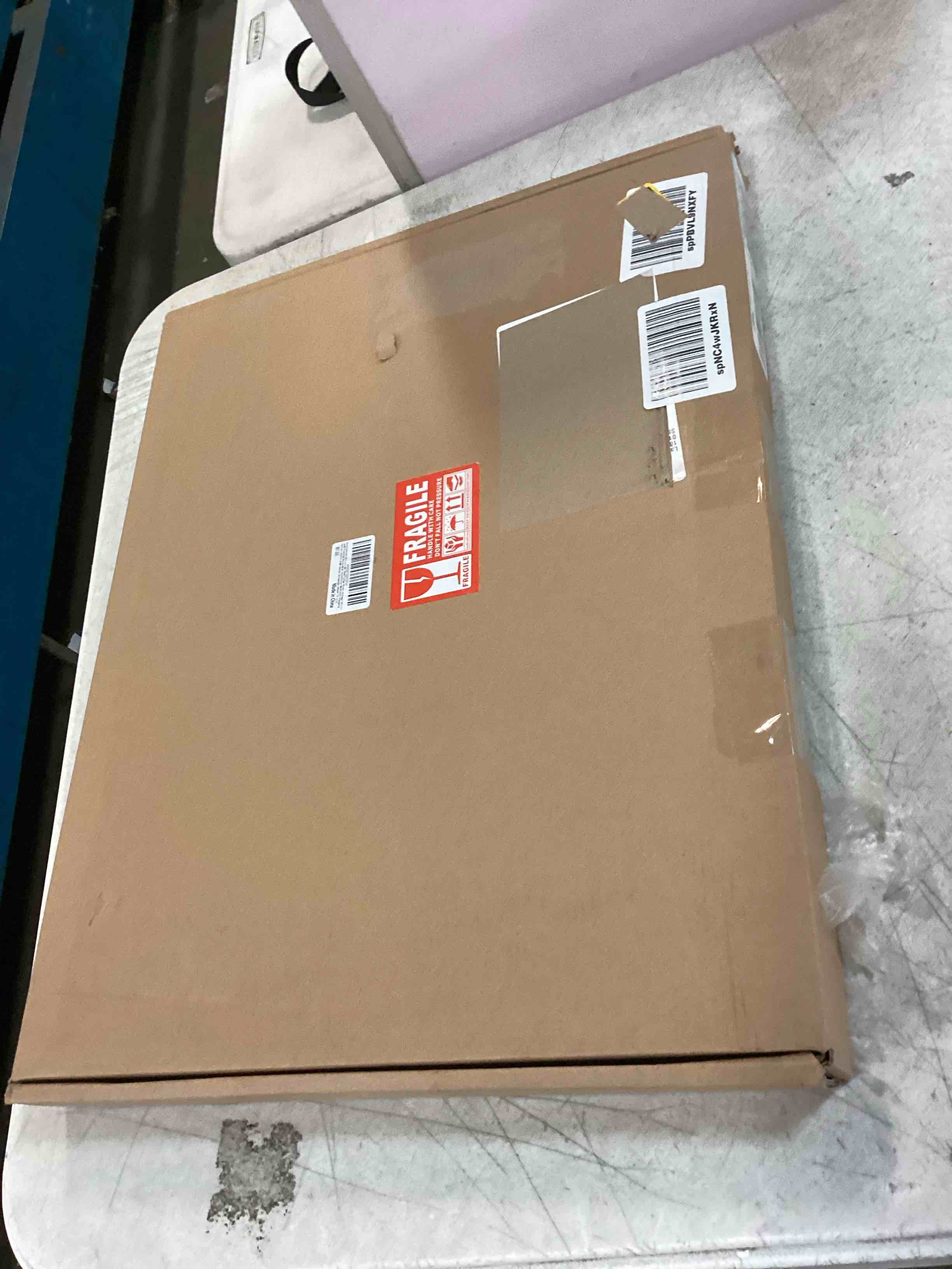 https://s3.amazonaws.com/lotting-images-prod/bidfta/YEL6442001_1717782756906.jpeg