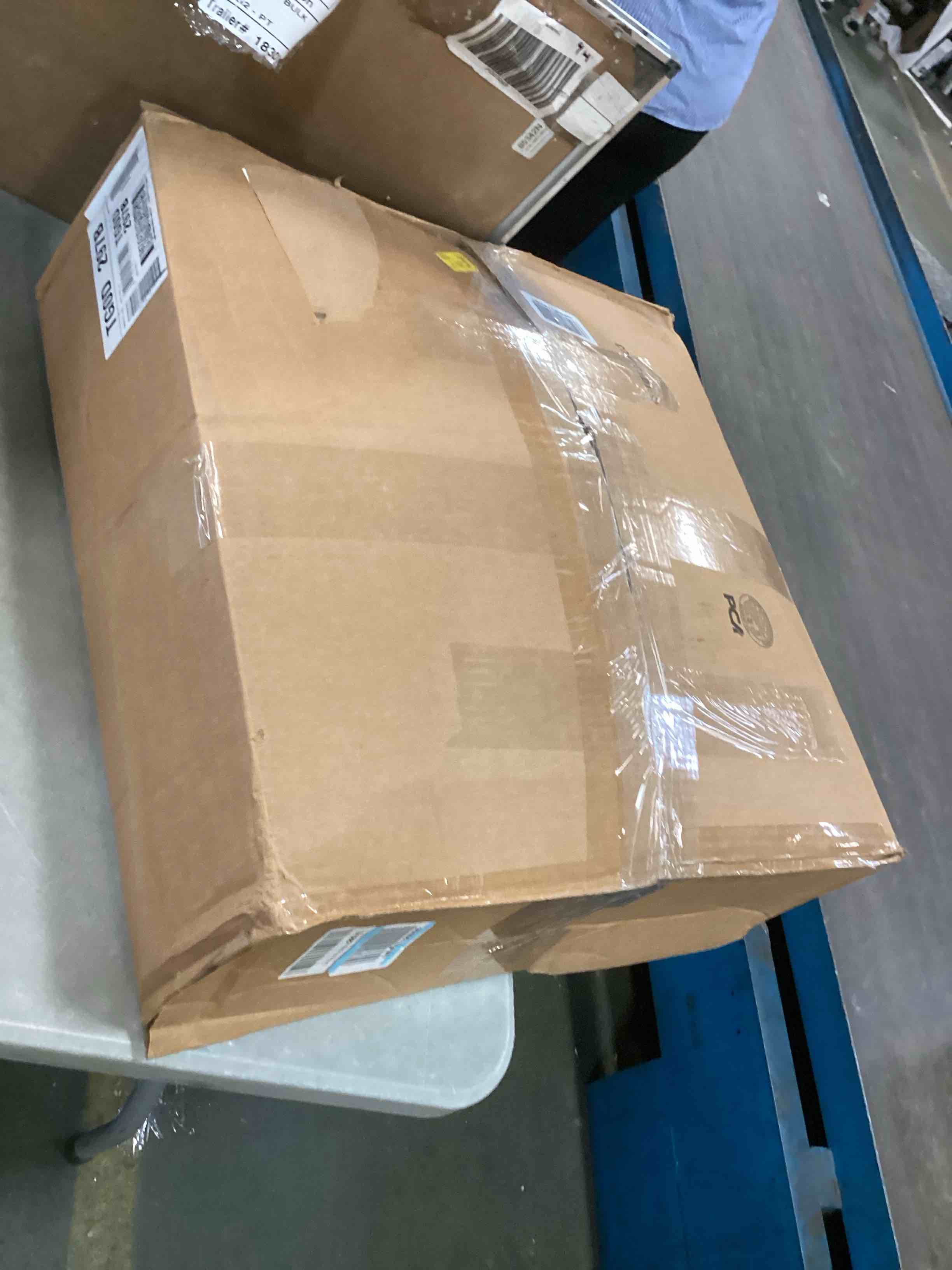 https://s3.amazonaws.com/lotting-images-prod/bidfta/YEL6442146_1718036423410.jpeg