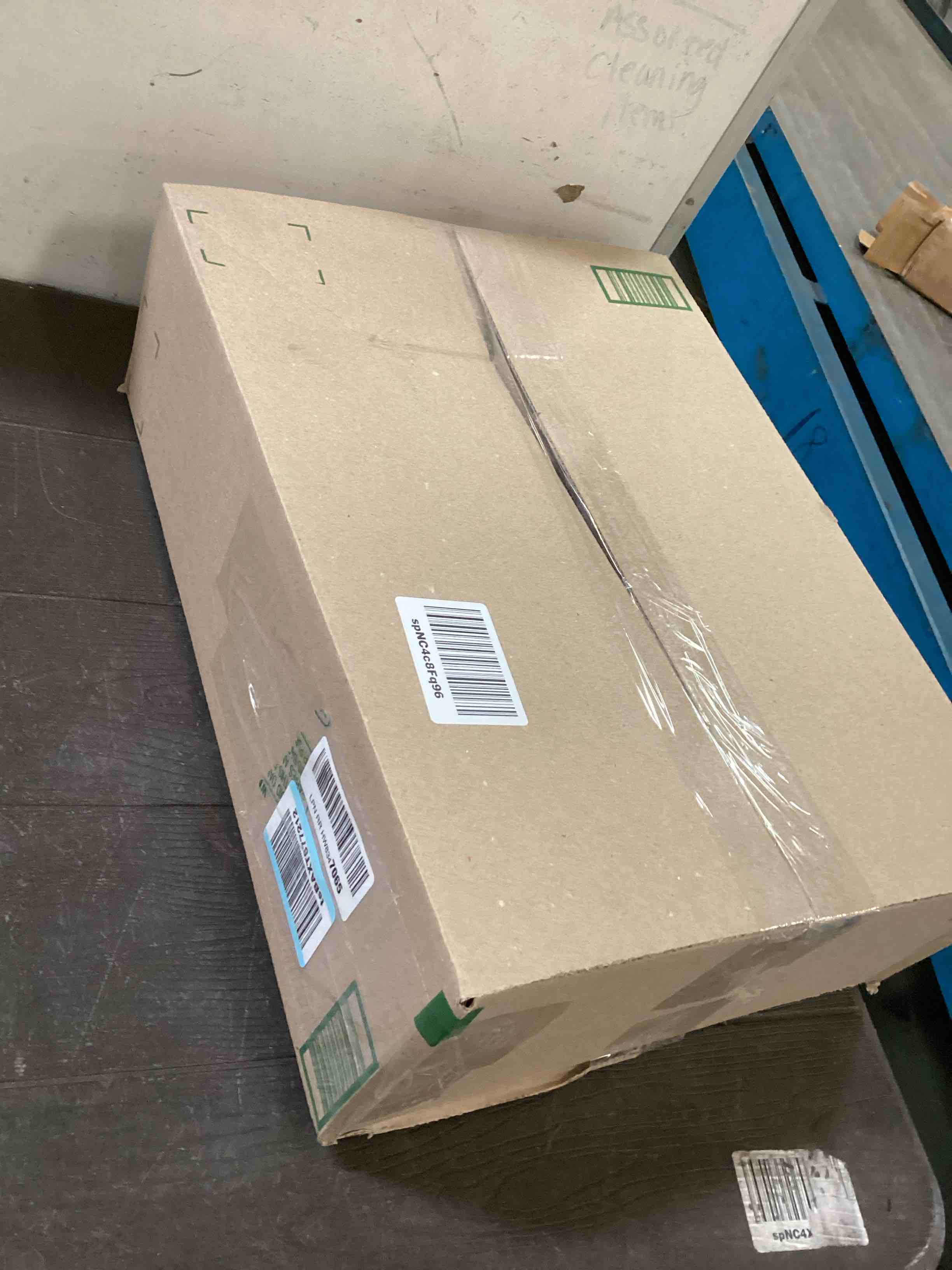 https://s3.amazonaws.com/lotting-images-prod/bidfta/YEL6442908_1718296369317.jpeg