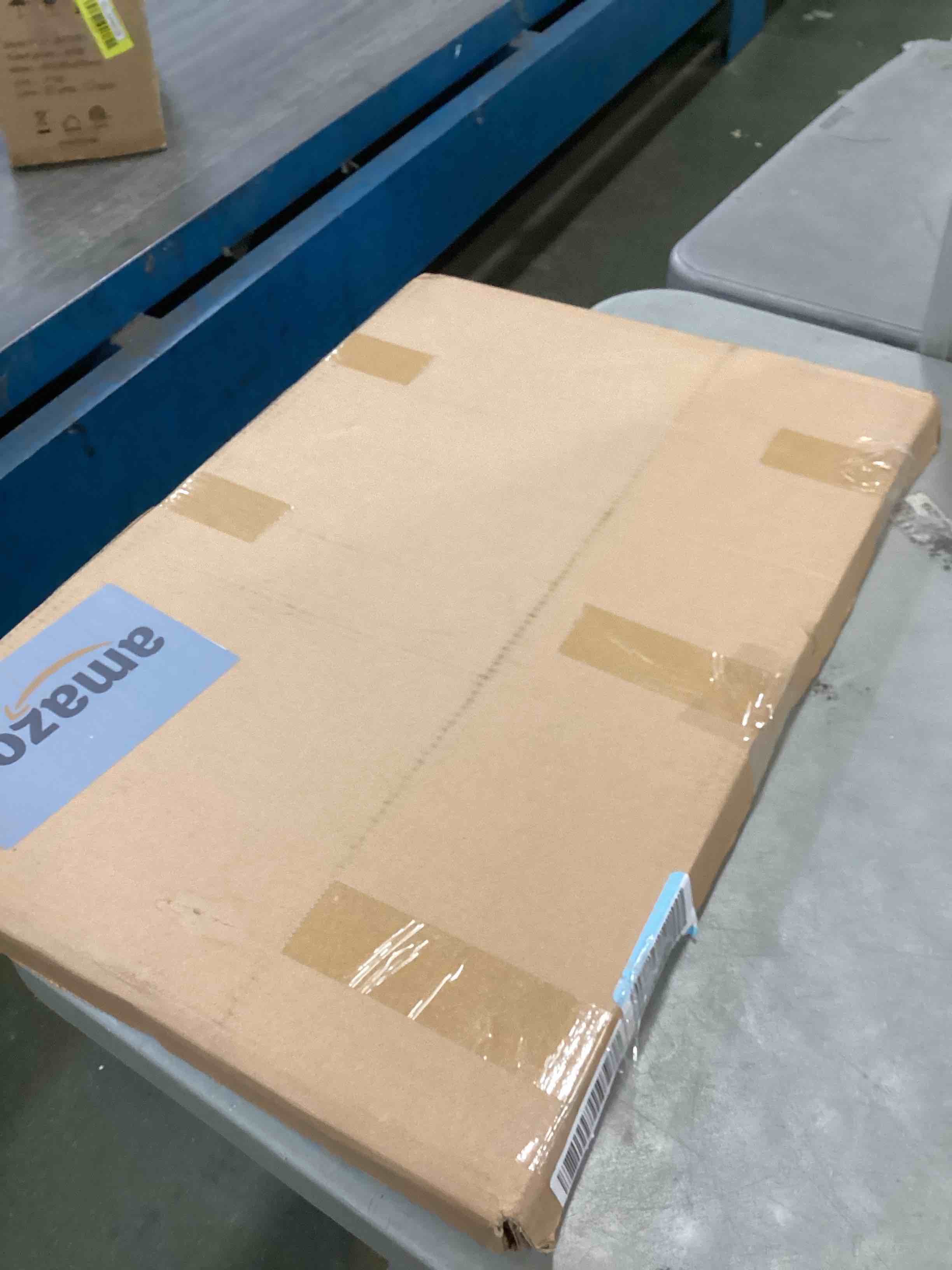 https://s3.amazonaws.com/lotting-images-prod/bidfta/YEL6443300_1717694904697.jpeg