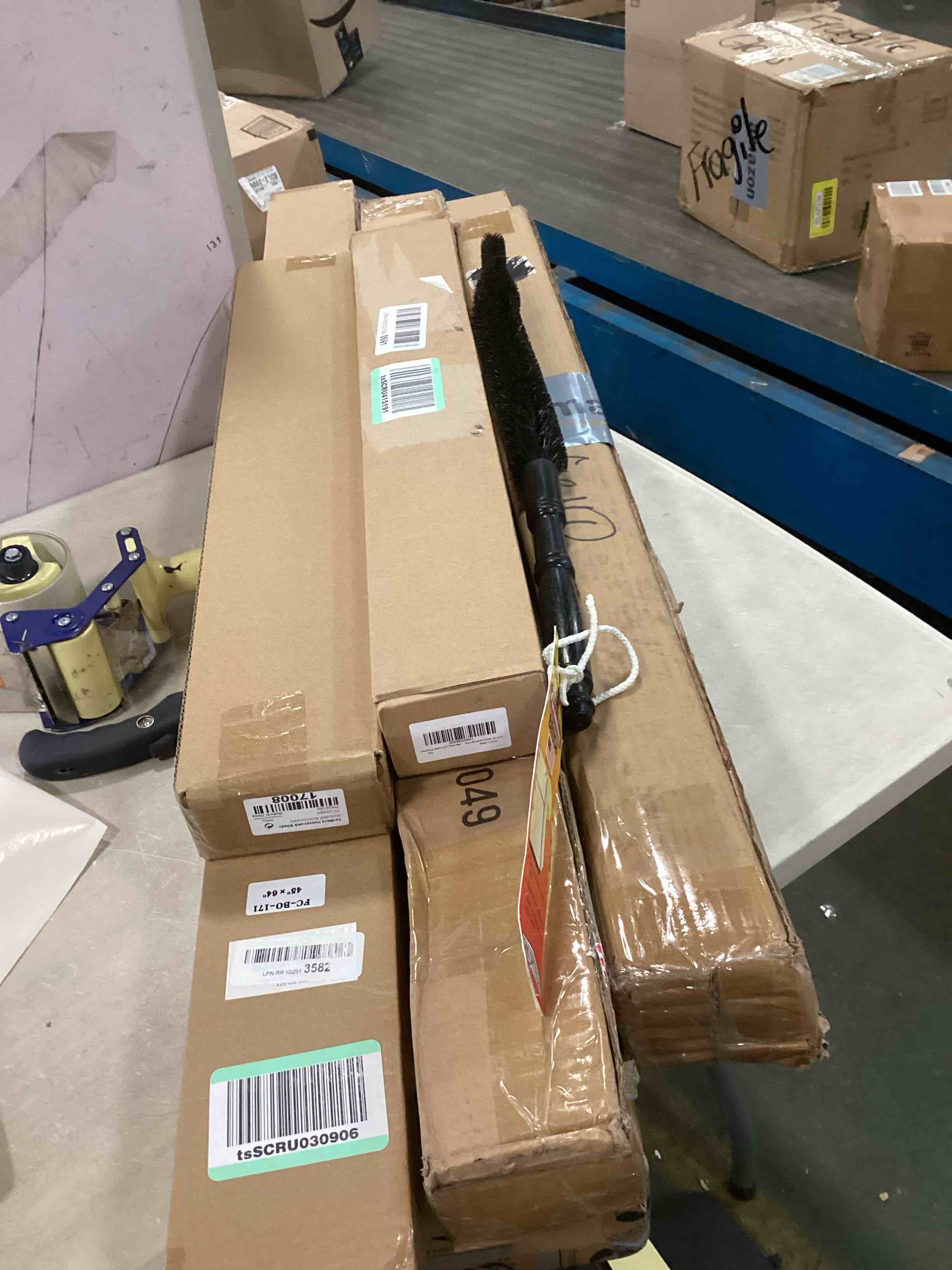 https://s3.amazonaws.com/lotting-images-prod/bidfta/YEL6443610_1717777988144.jpeg