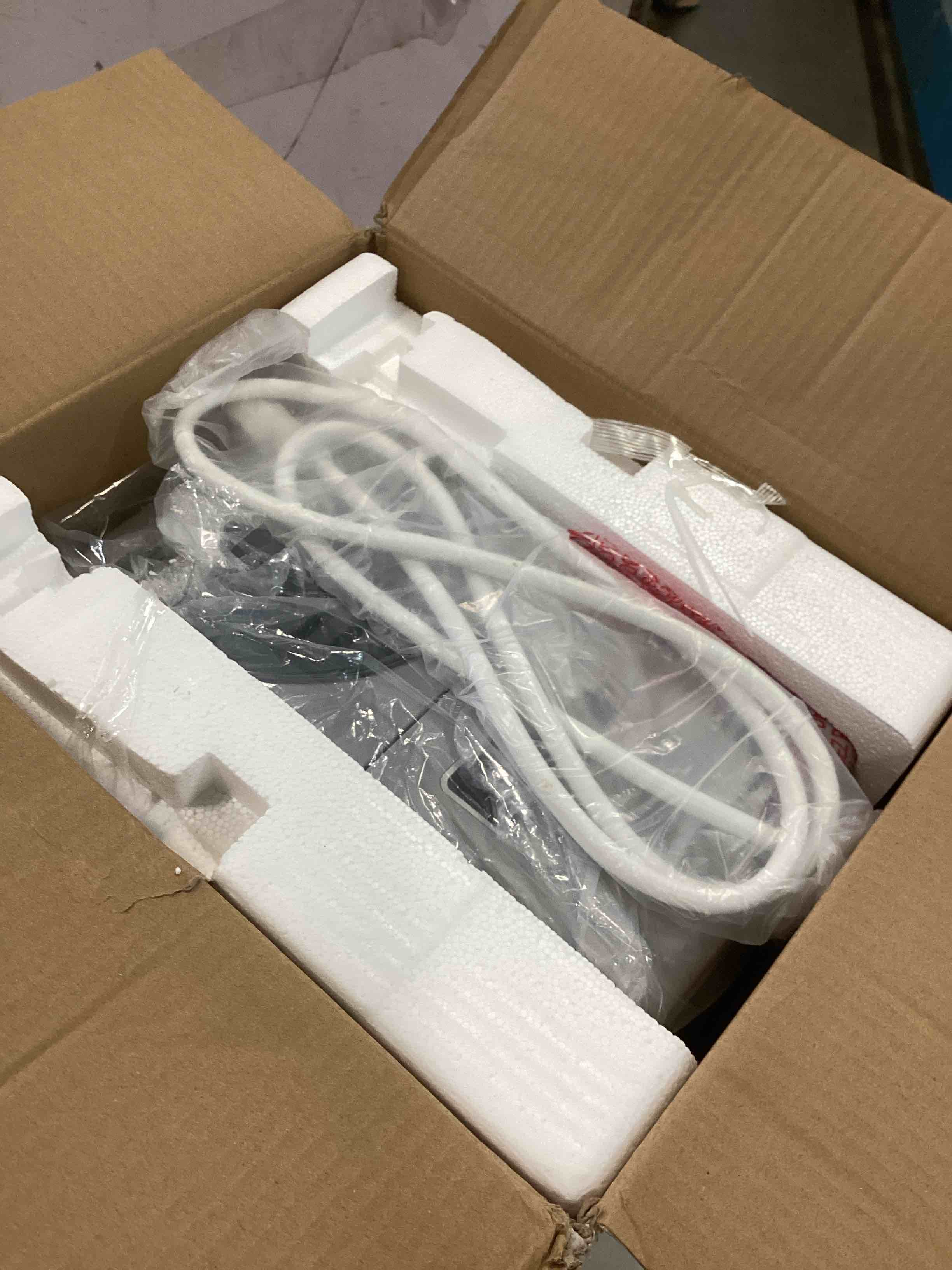 https://s3.amazonaws.com/lotting-images-prod/bidfta/YEL6443611_1717778094676.jpeg