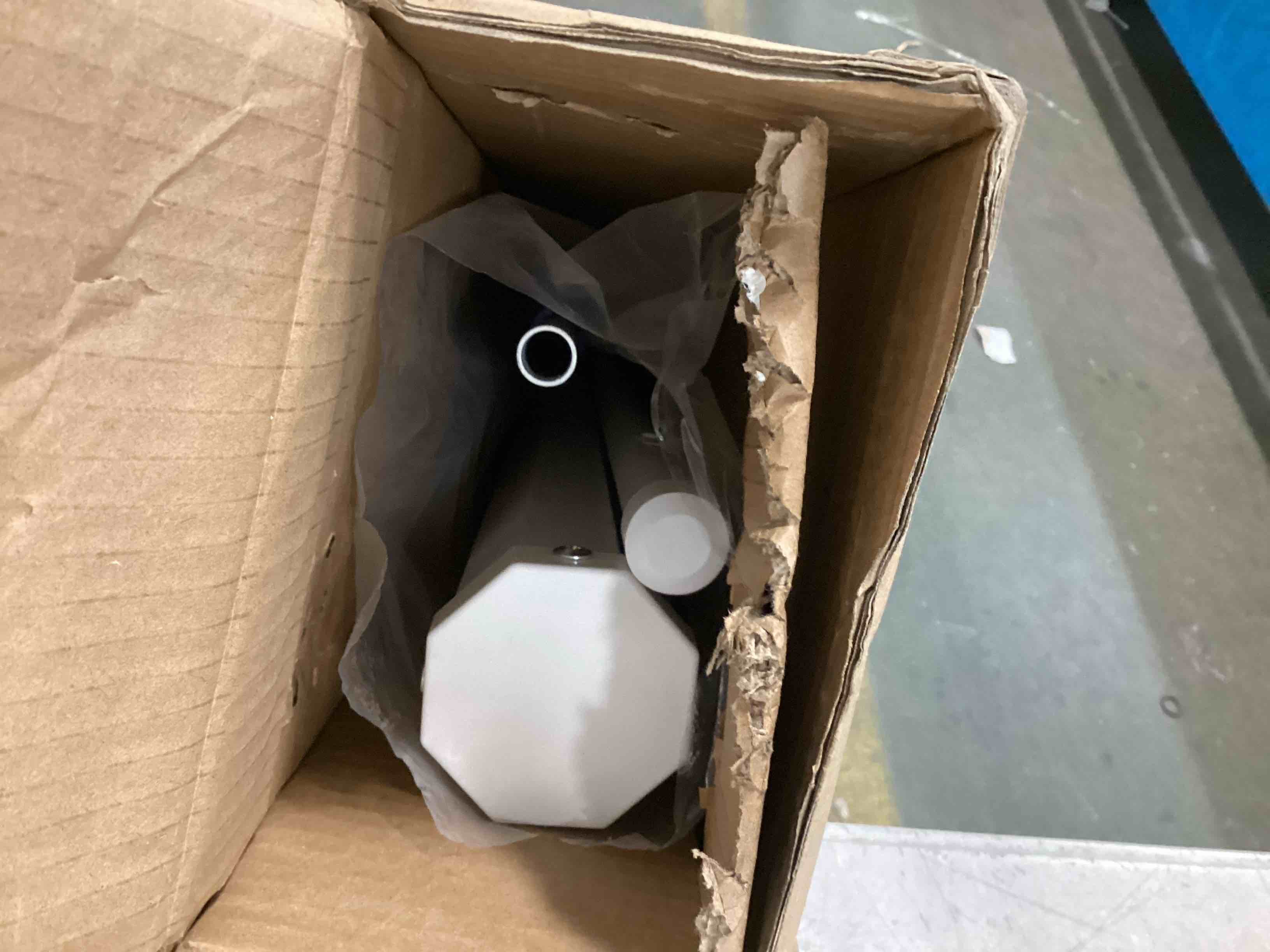 https://s3.amazonaws.com/lotting-images-prod/bidfta/YEL6443900_1718040664565.jpeg