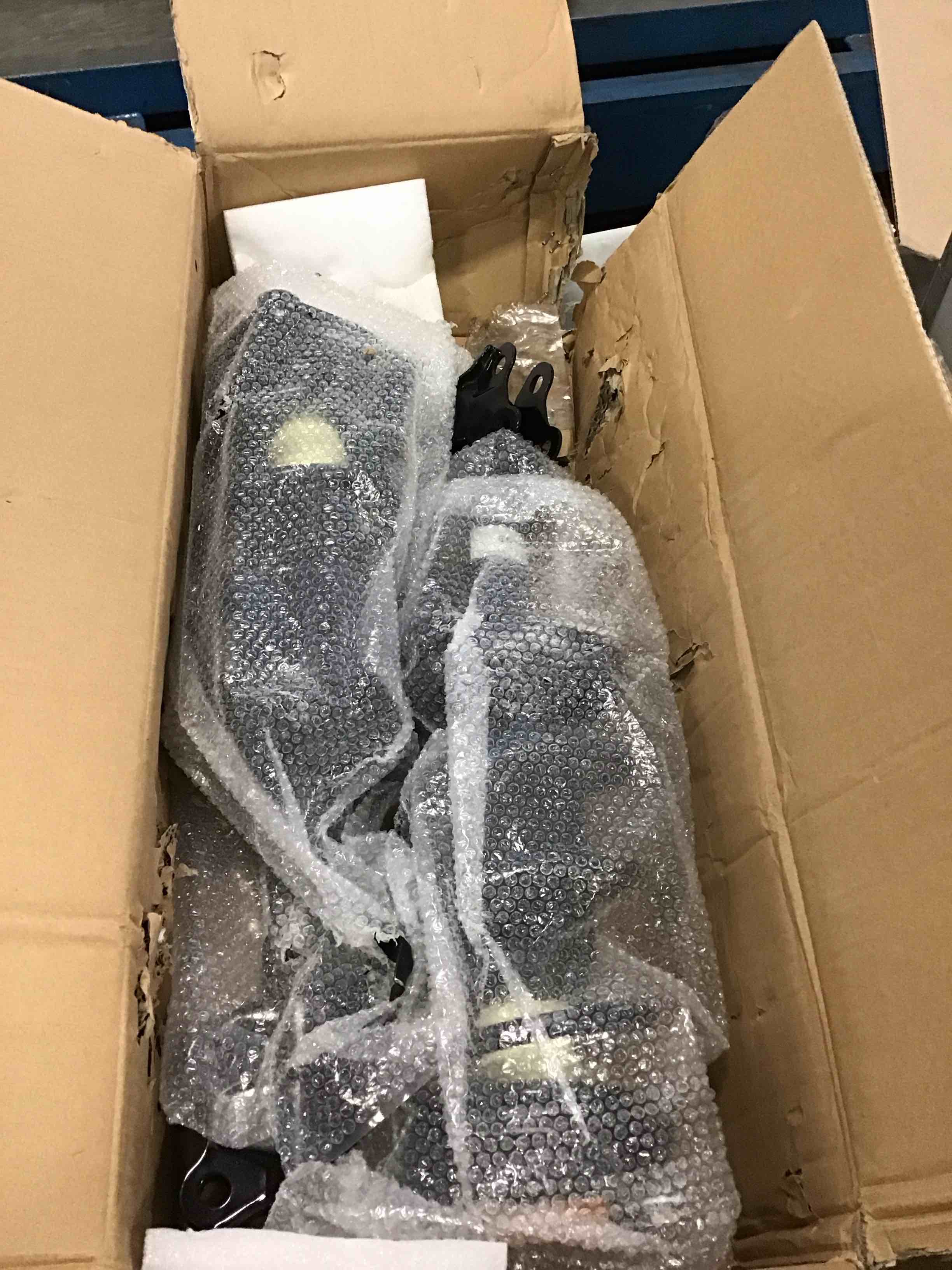 https://s3.amazonaws.com/lotting-images-prod/bidfta/YEL6444669_1717599429335.jpeg
