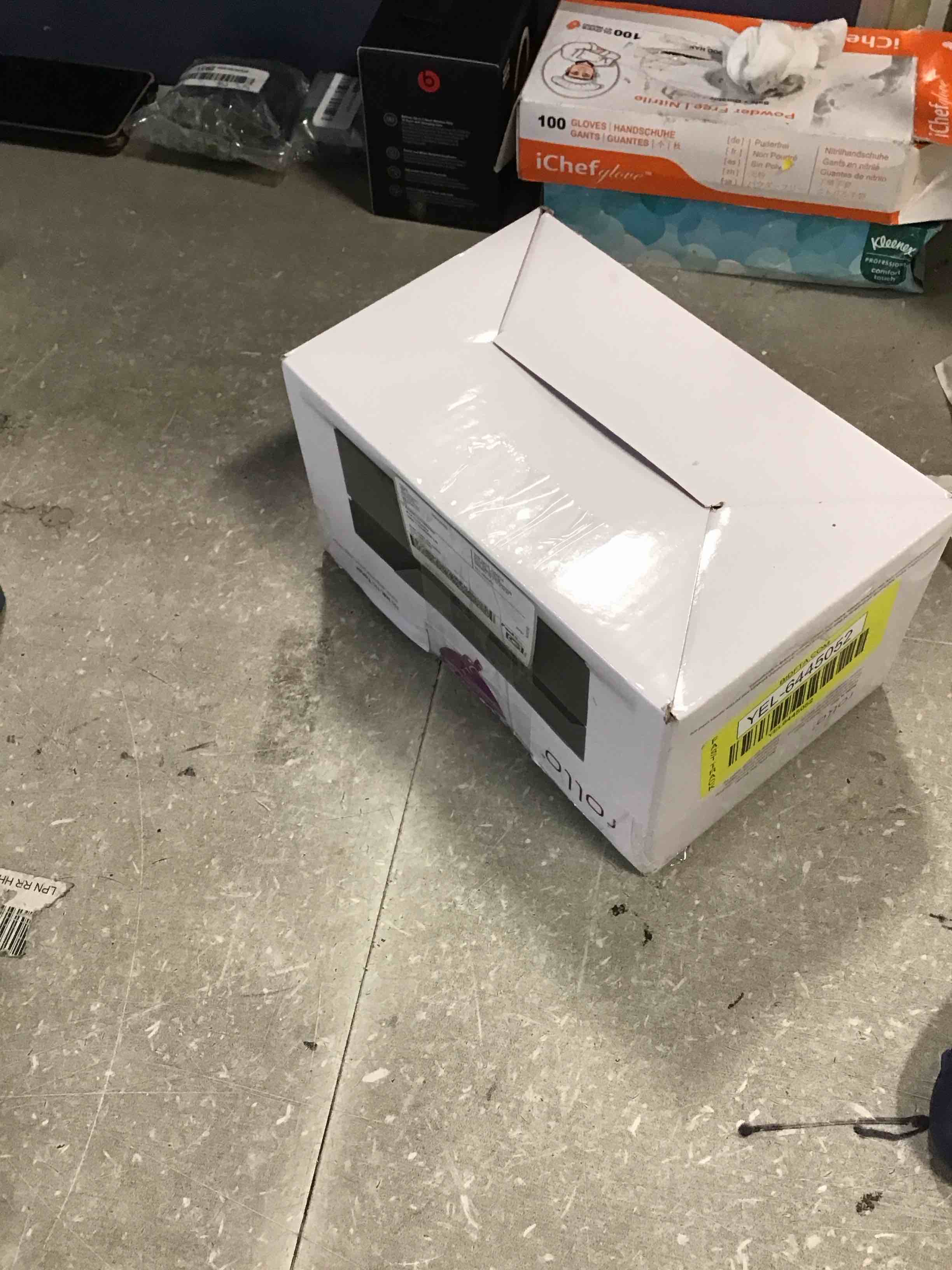 https://s3.amazonaws.com/lotting-images-prod/bidfta/YEL6445052_1717775720764.jpeg