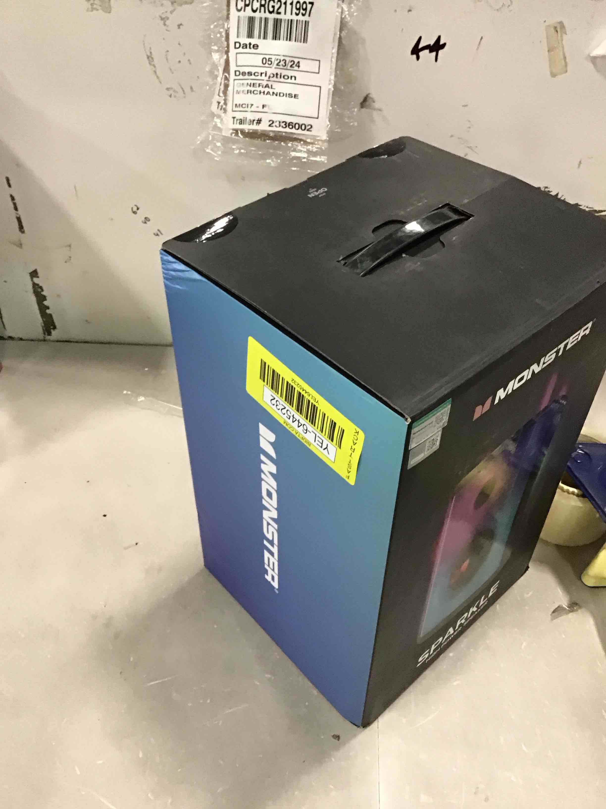 https://s3.amazonaws.com/lotting-images-prod/bidfta/YEL6445232_1718042377286.jpeg