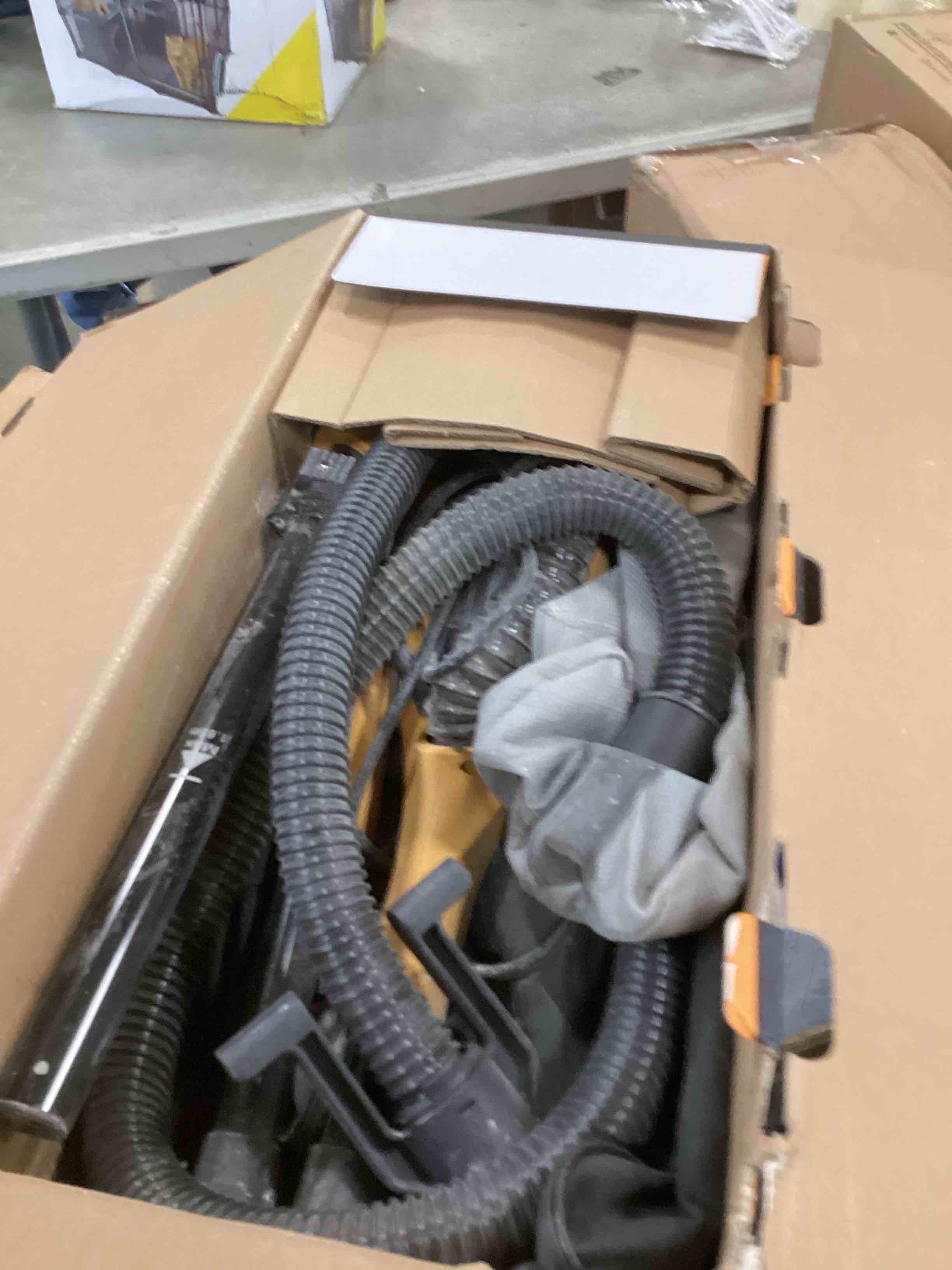 https://s3.amazonaws.com/lotting-images-prod/bidfta/YEL6447576_1717511343937.jpeg