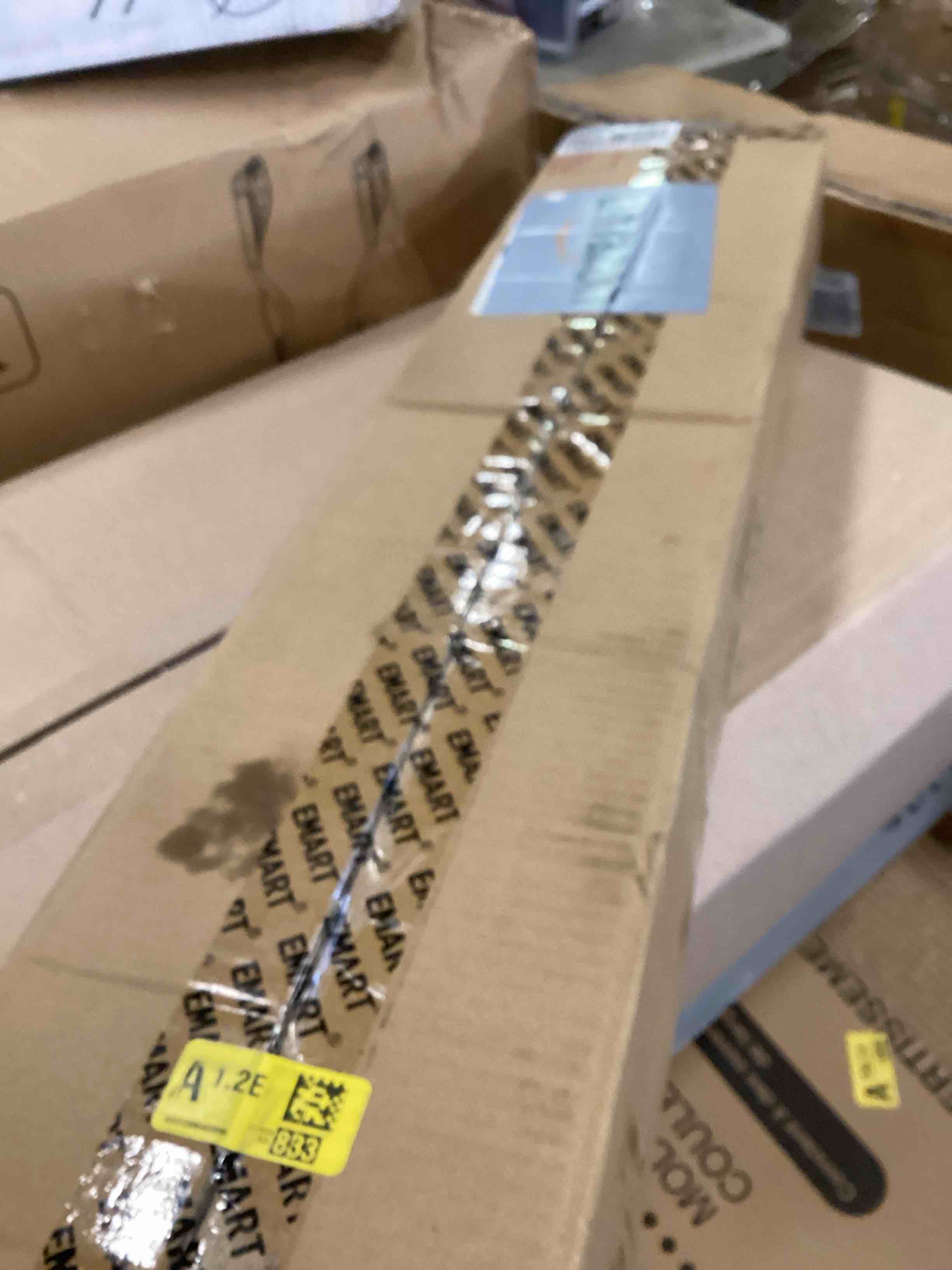 https://s3.amazonaws.com/lotting-images-prod/bidfta/YEL6447960_1717677822376.jpeg
