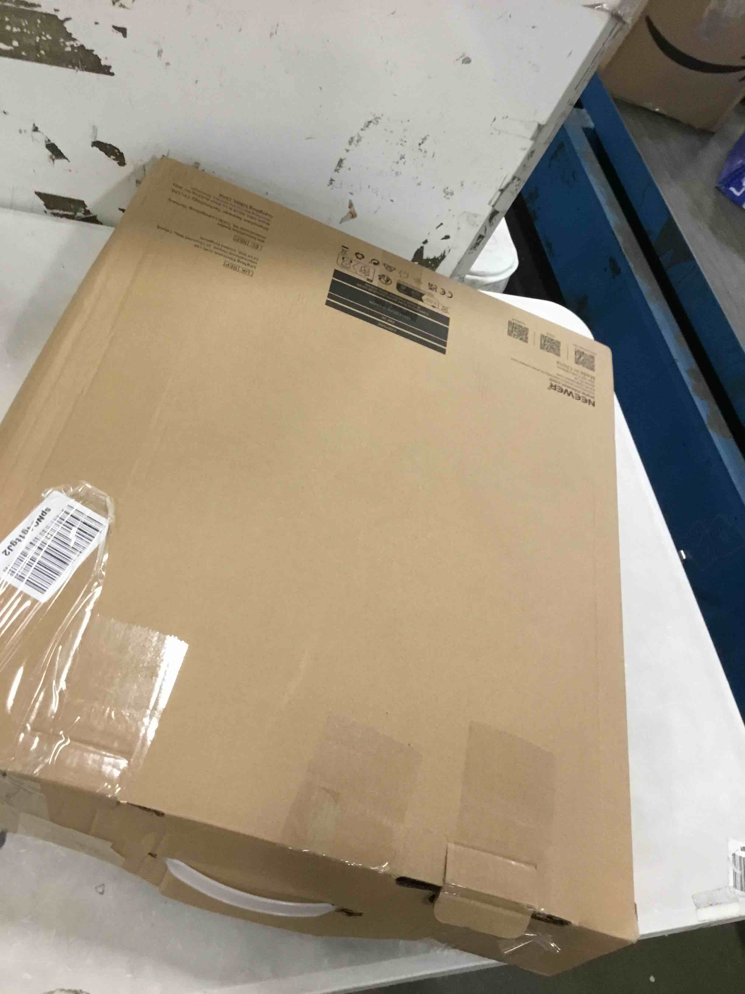 https://s3.amazonaws.com/lotting-images-prod/bidfta/YEL6449110_1717610335782.jpeg