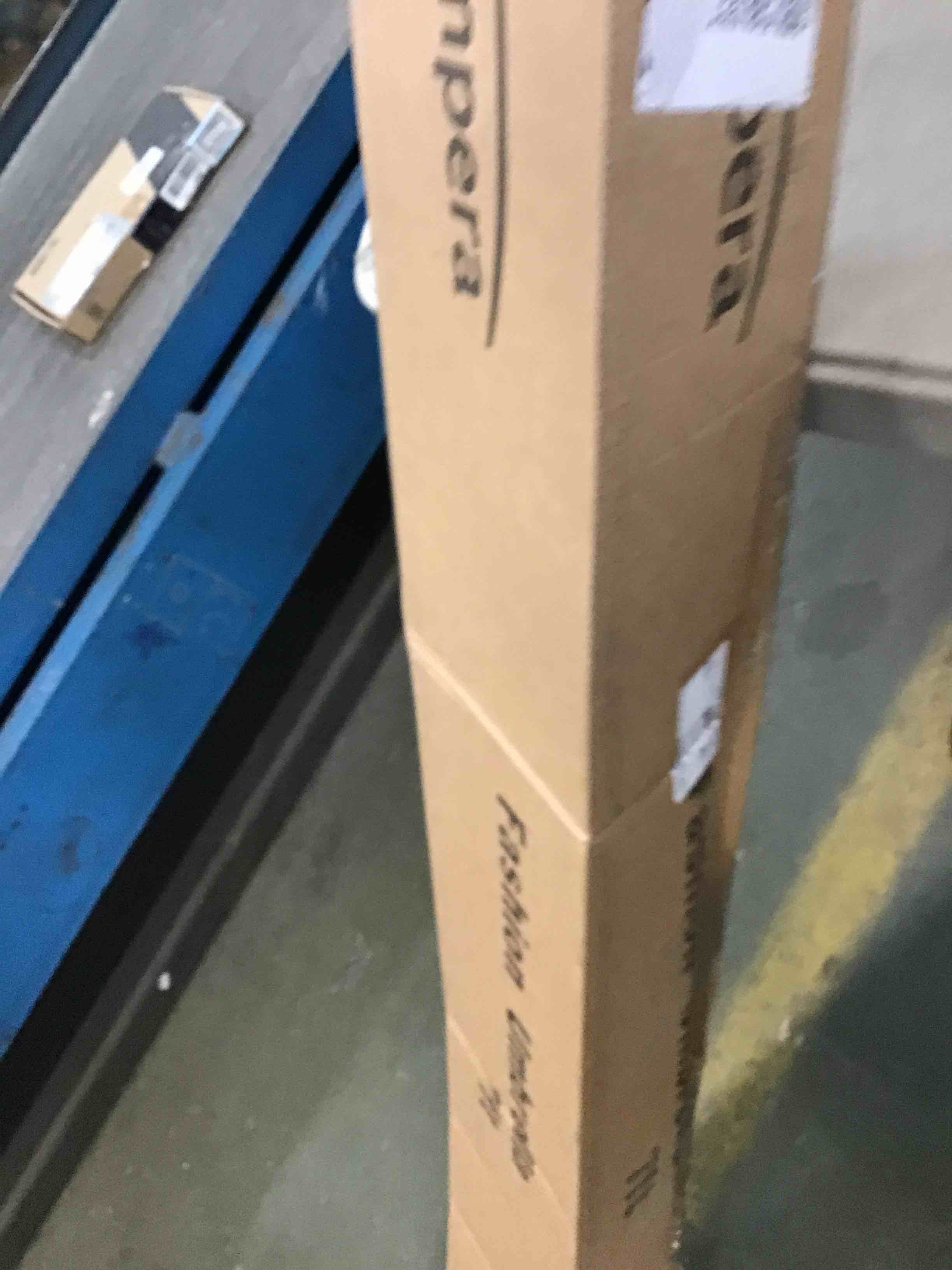 https://s3.amazonaws.com/lotting-images-prod/bidfta/YEL6451228_1717767984157.jpeg