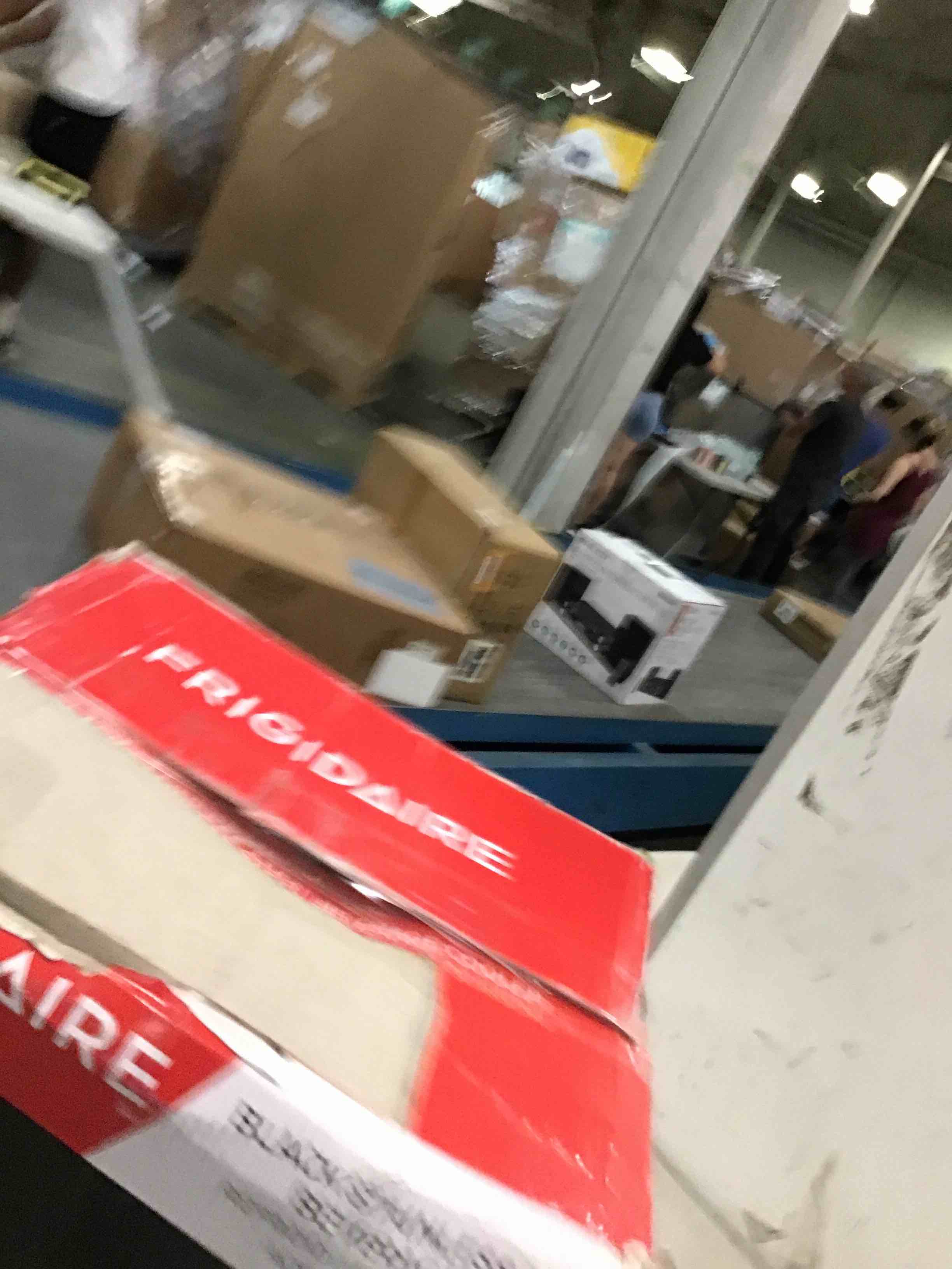 https://s3.amazonaws.com/lotting-images-prod/bidfta/YEL6451585_1717849829000.jpeg