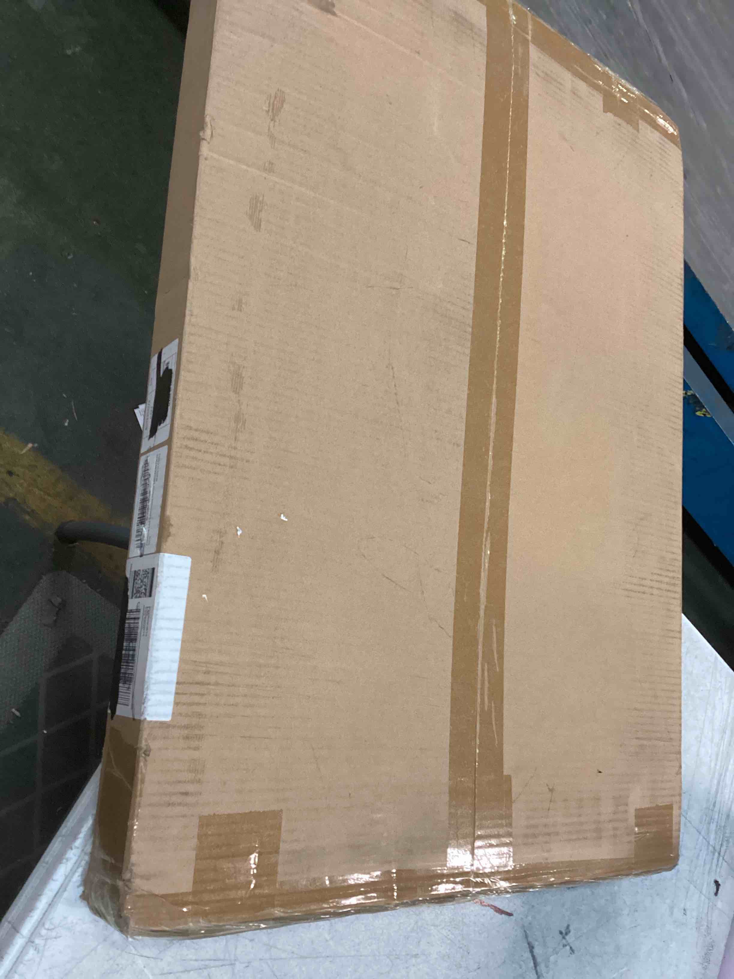 https://s3.amazonaws.com/lotting-images-prod/bidfta/YEL6467301_1718026944077.jpeg