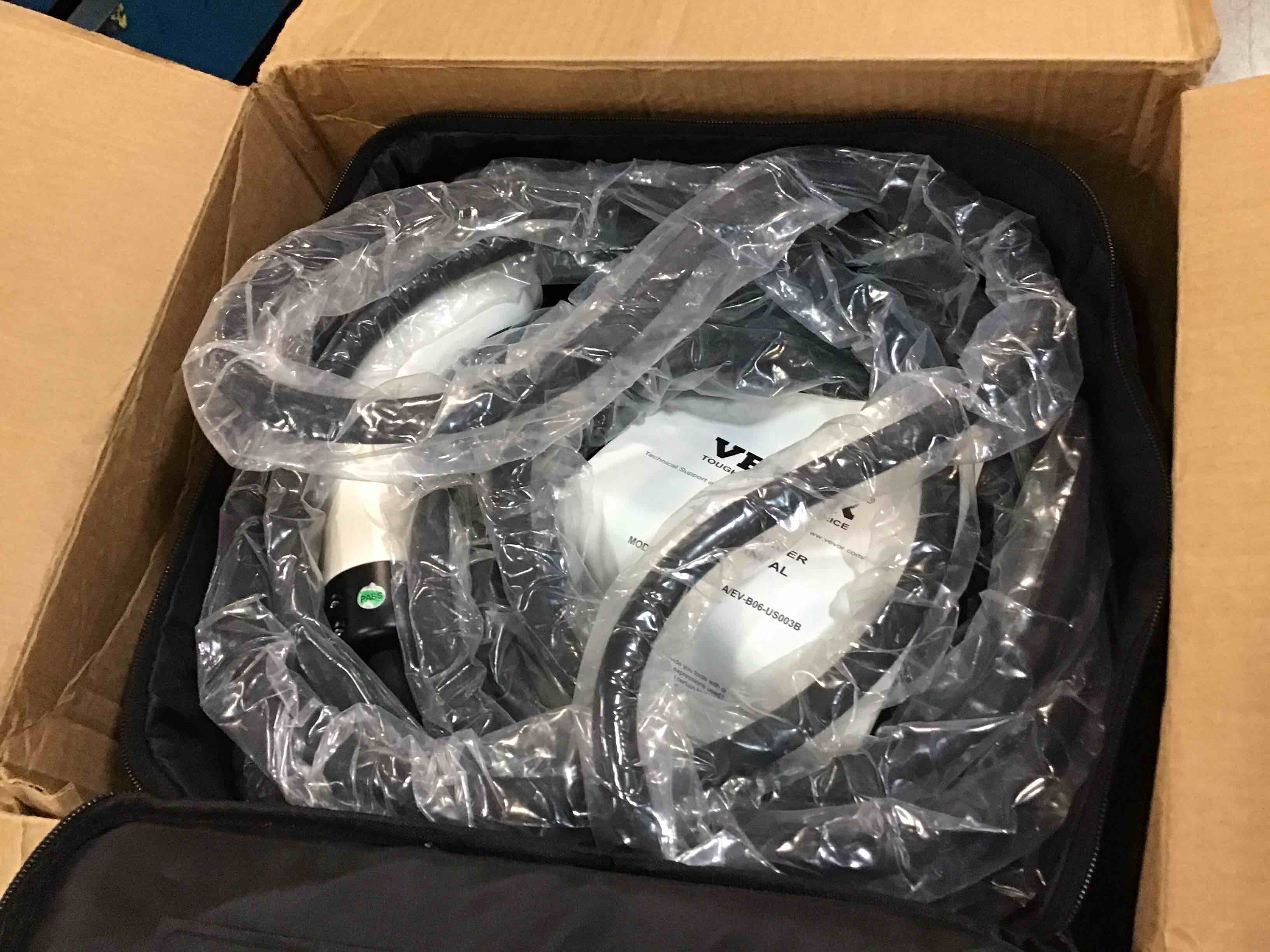 https://s3.amazonaws.com/lotting-images-prod/bidfta/YEL6467372_1718040054302.jpeg