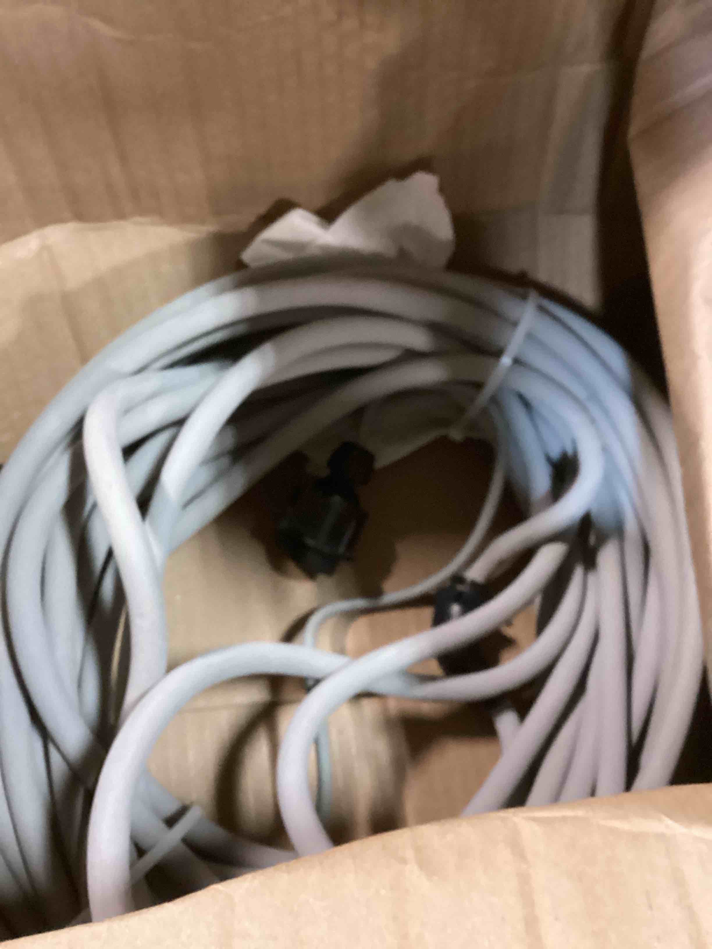 https://s3.amazonaws.com/lotting-images-prod/bidfta/YEL6467636_1718111134915.jpeg