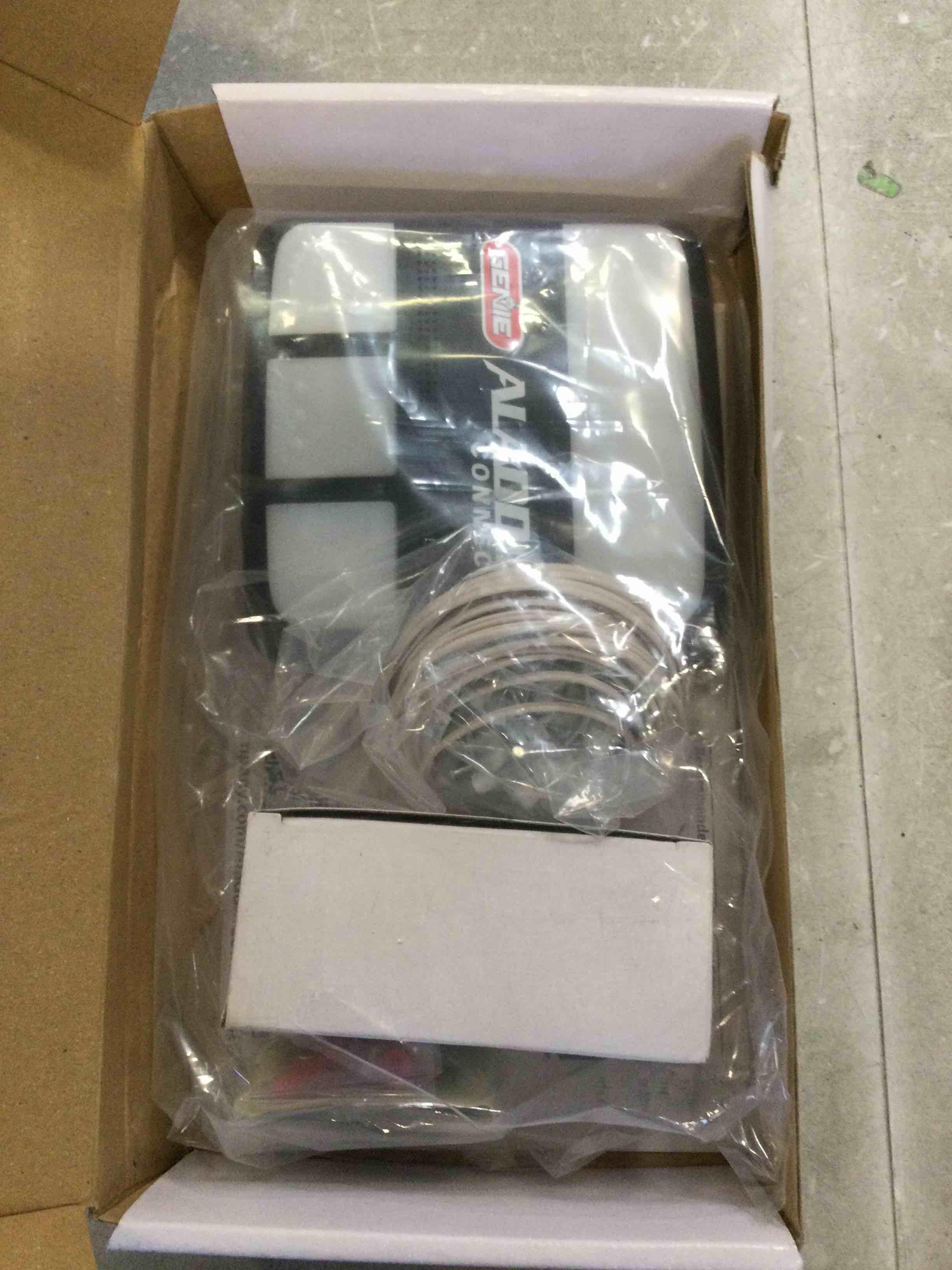 https://s3.amazonaws.com/lotting-images-prod/bidfta/YEL6469024_1717765600925.jpeg