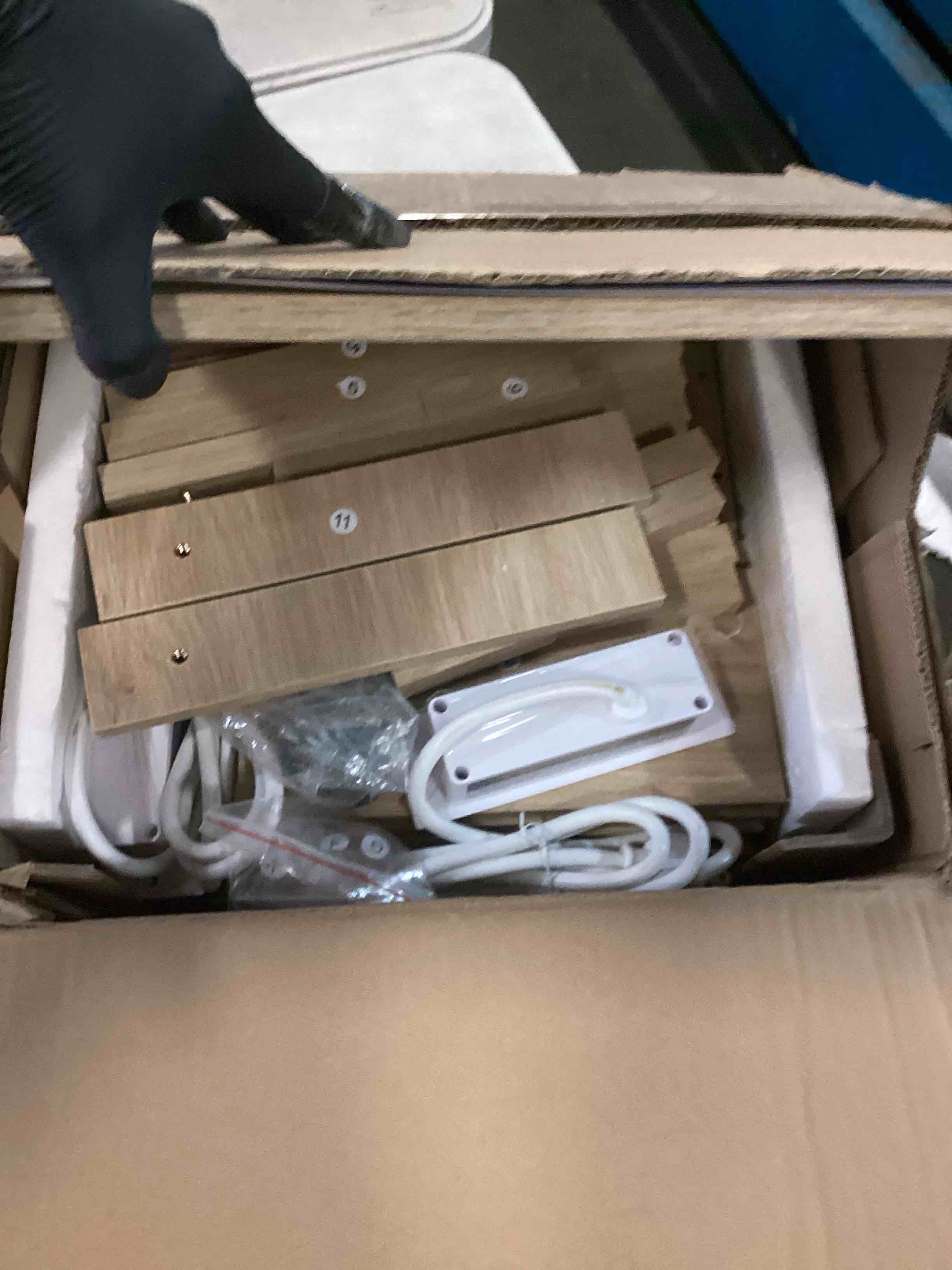 https://s3.amazonaws.com/lotting-images-prod/bidfta/YEL6469714_1719245846465.jpeg