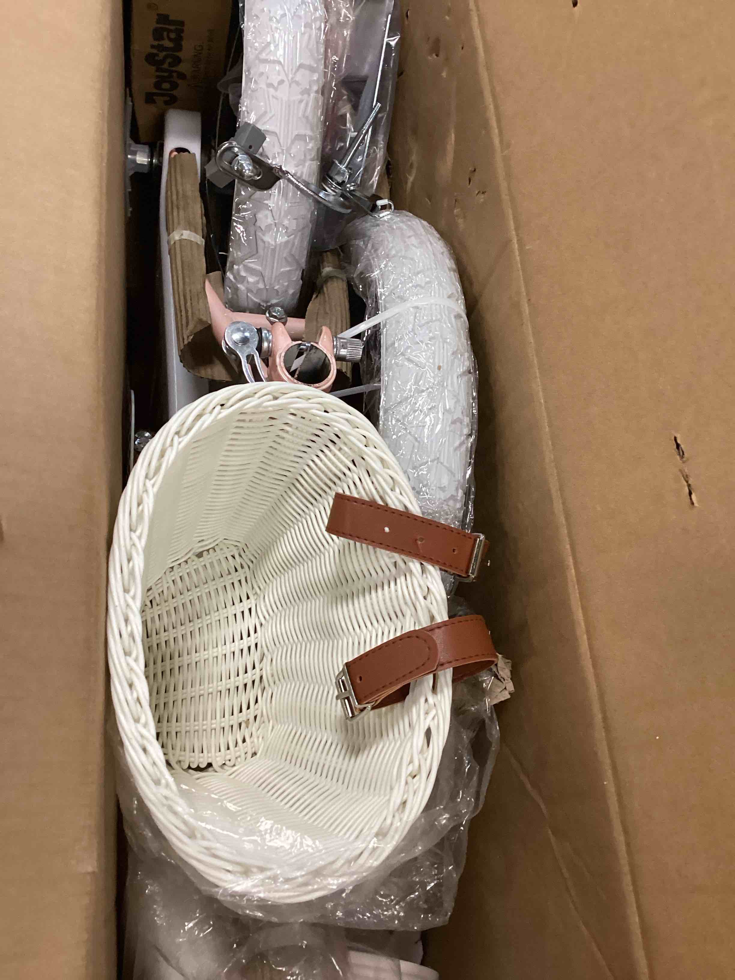 https://s3.amazonaws.com/lotting-images-prod/bidfta/YEL6469931_1719292036959.jpeg