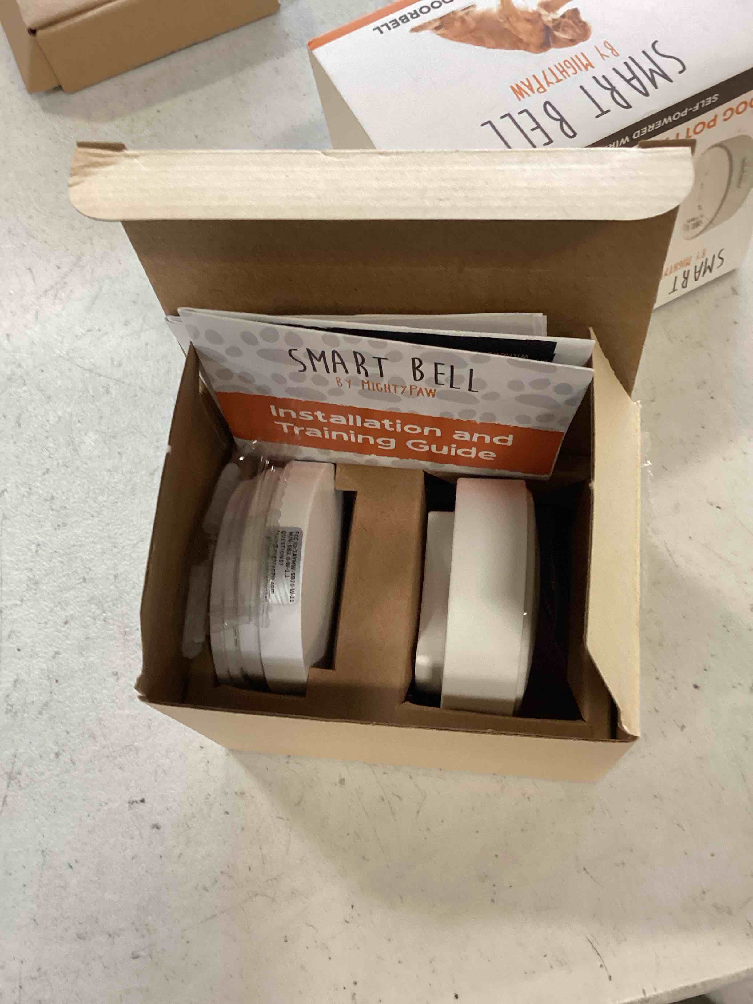 https://s3.amazonaws.com/lotting-images-prod/bidfta/YEL6470007_1717601470517.jpeg