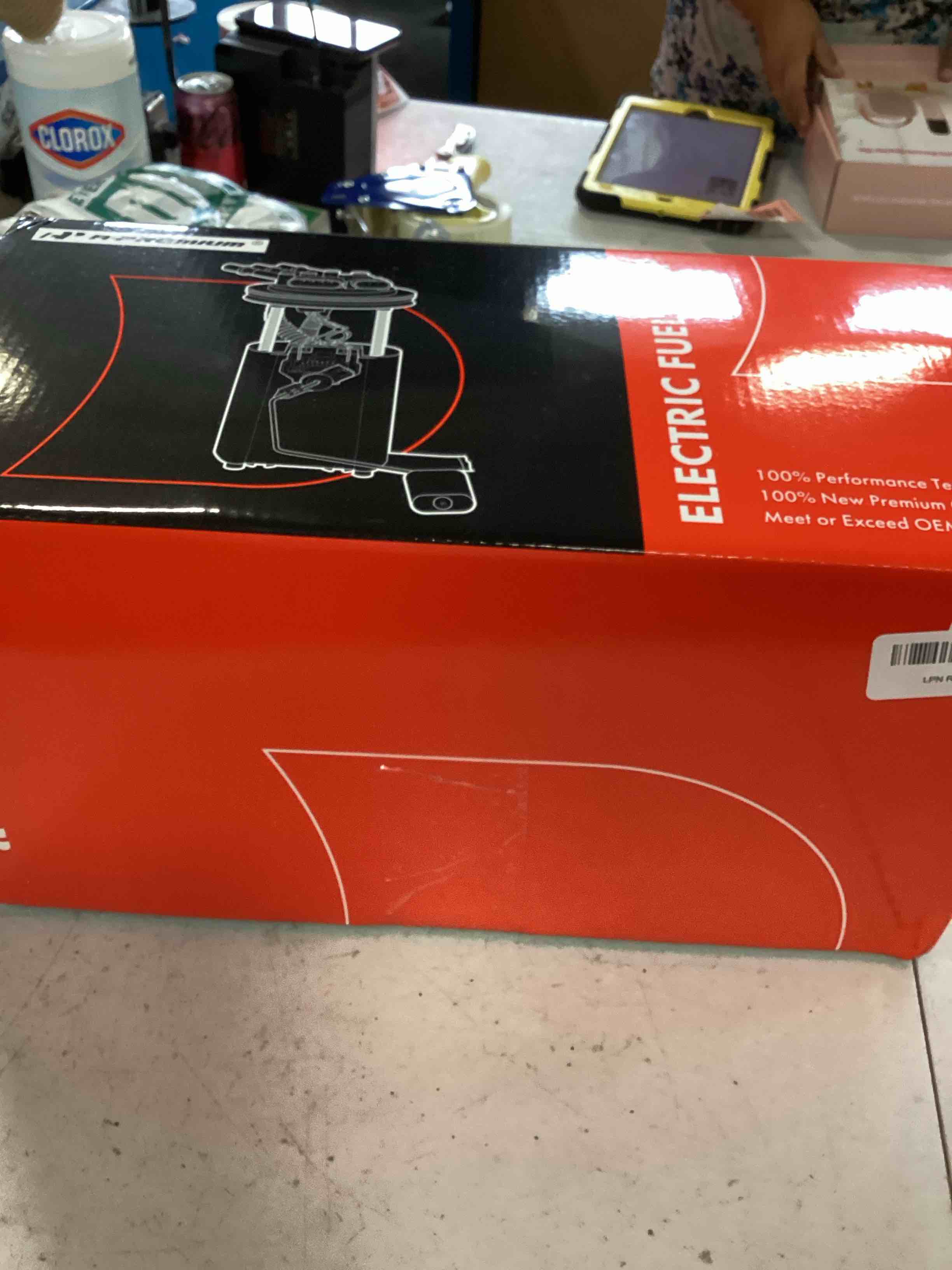 https://s3.amazonaws.com/lotting-images-prod/bidfta/YEL6470011_1717601997904.jpeg
